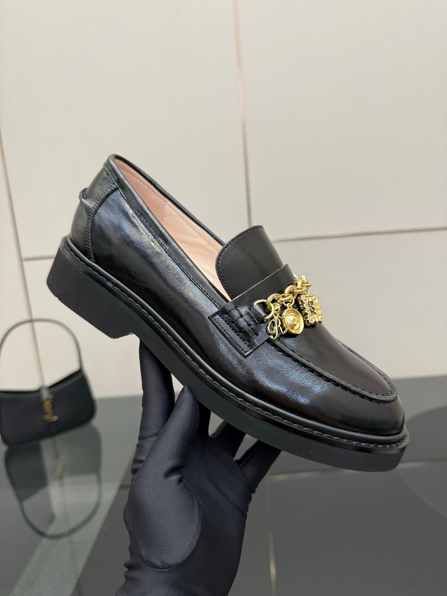 ROGER VIVIER 25S RANGERS CHAIN LOAFER IN BLACK CALFSKIN - 35