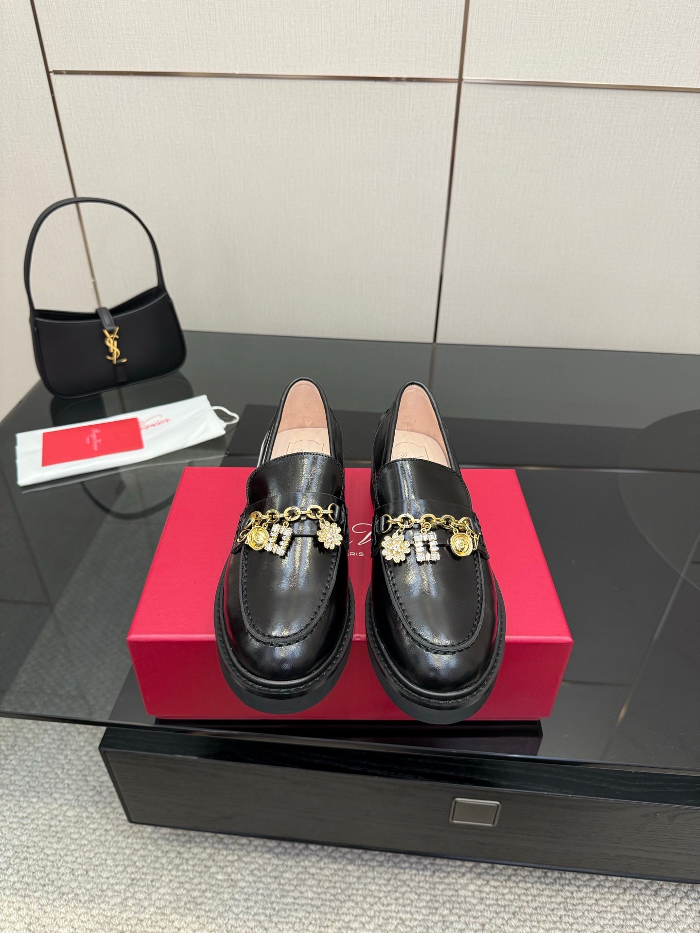 ROGER VIVIER 25S RANGERS CHAIN LOAFER IN BLACK CALFSKIN - 35