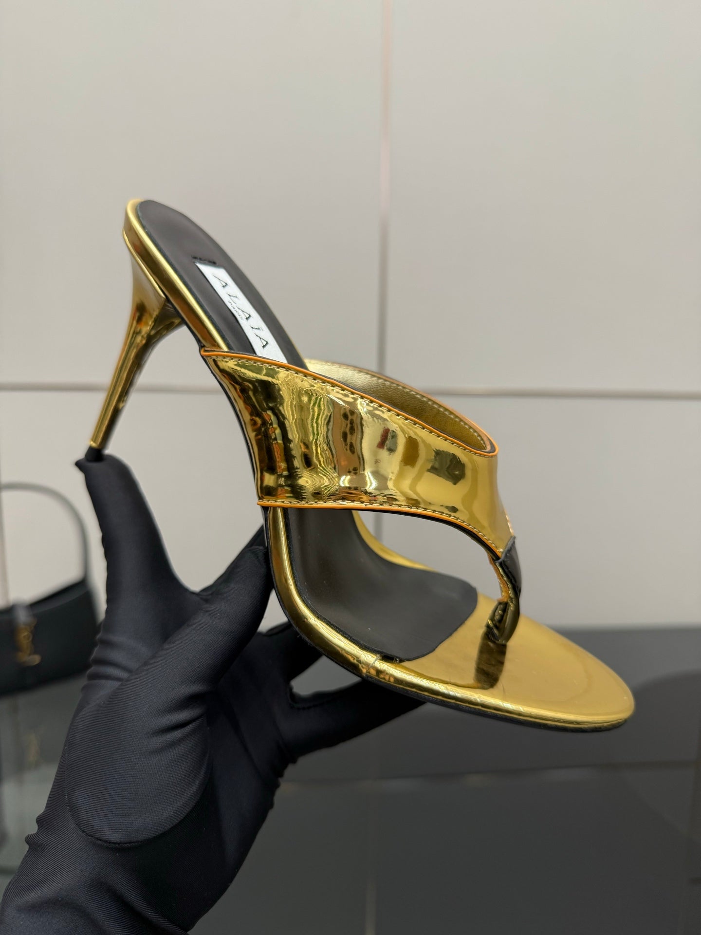 ALAIA HEELED THONG 25S IN GOLD PATENT LEATHER - 35