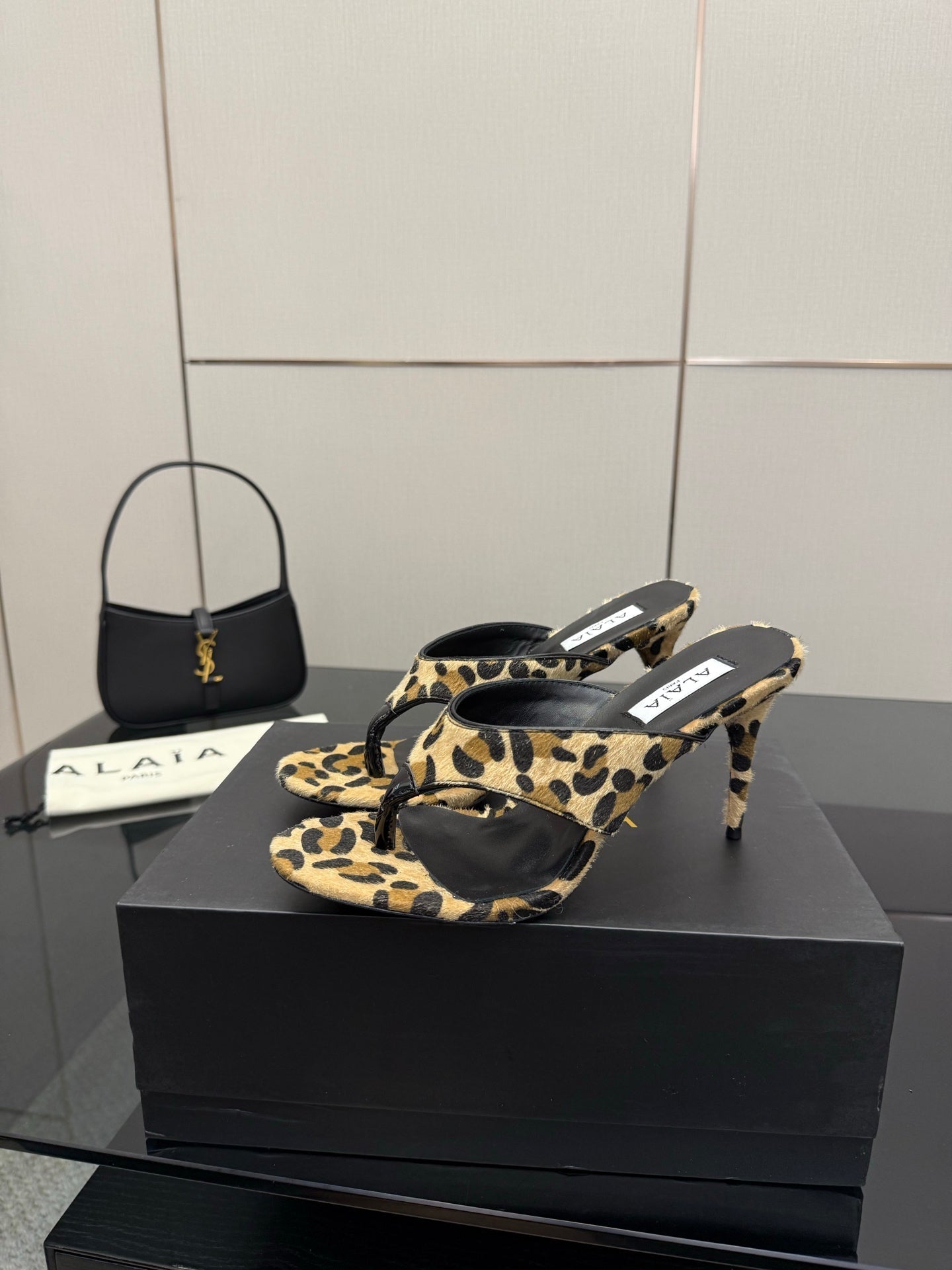 ALAIA HEELED THONG 25S IN LEOPARD PONY HAIR LEATHER - 35