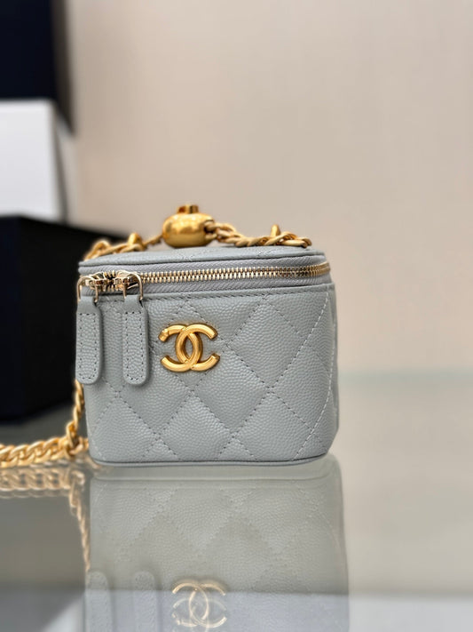 СУМКА CHANEL 25S MINI VANITY, 11 СМ, З СІРОЇ ШКІРИ ЯГНЯТИ ІЗ ЗОЛОТОЮ ФУРНІТУРОЮ