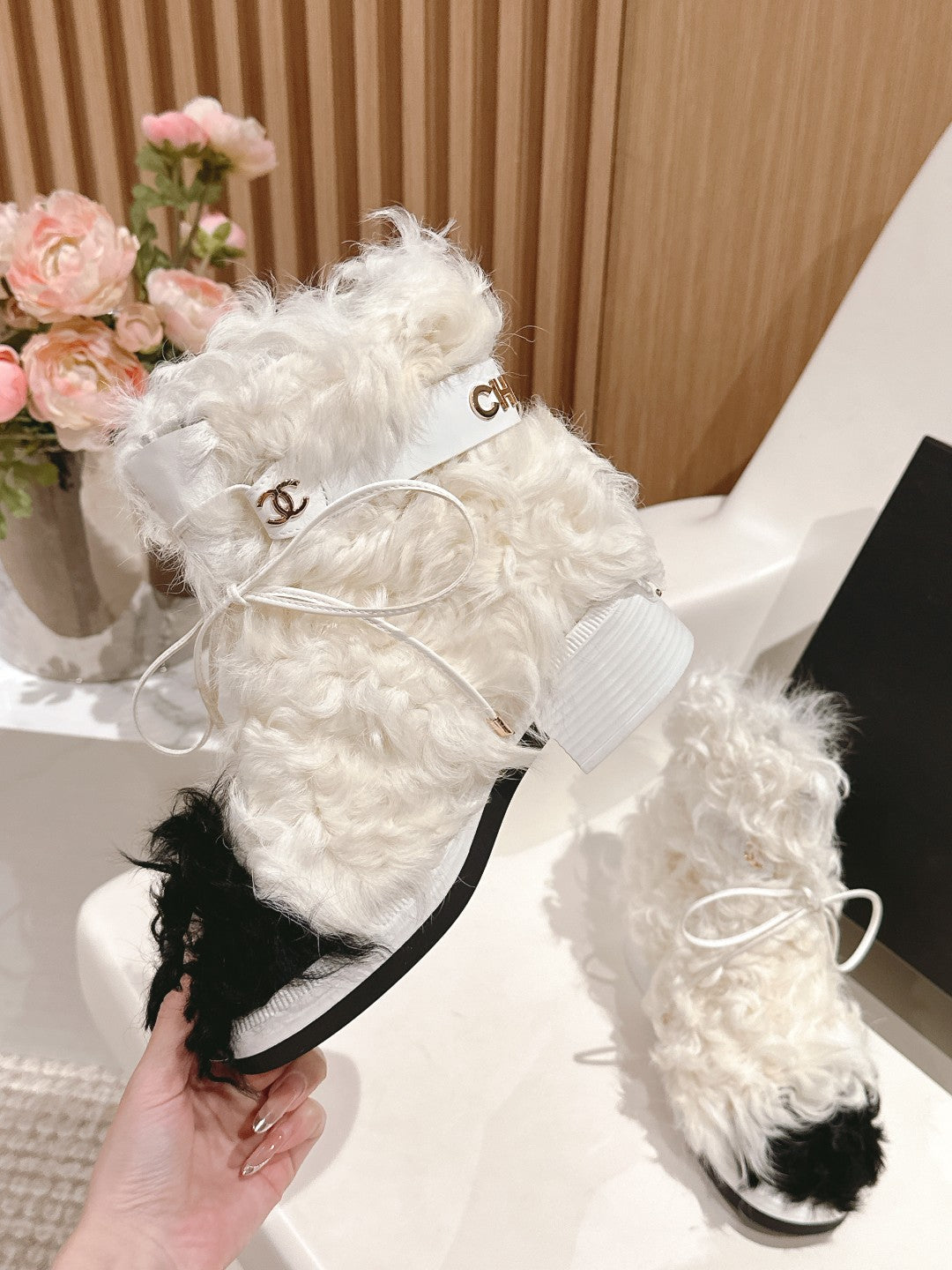 SHORT BOOTS IN WHITE LAMB FUR AND LAMBSKIN 962186 - 35