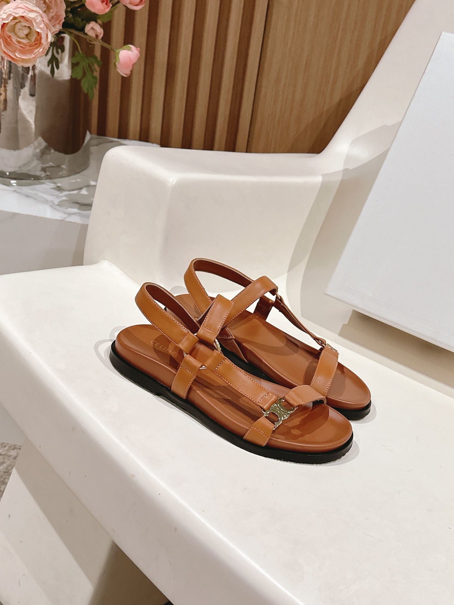 MAUD SANDAL WITH TRIOMPHE IN LIGHT CARAMEL BROWN CALFSKIN - 35