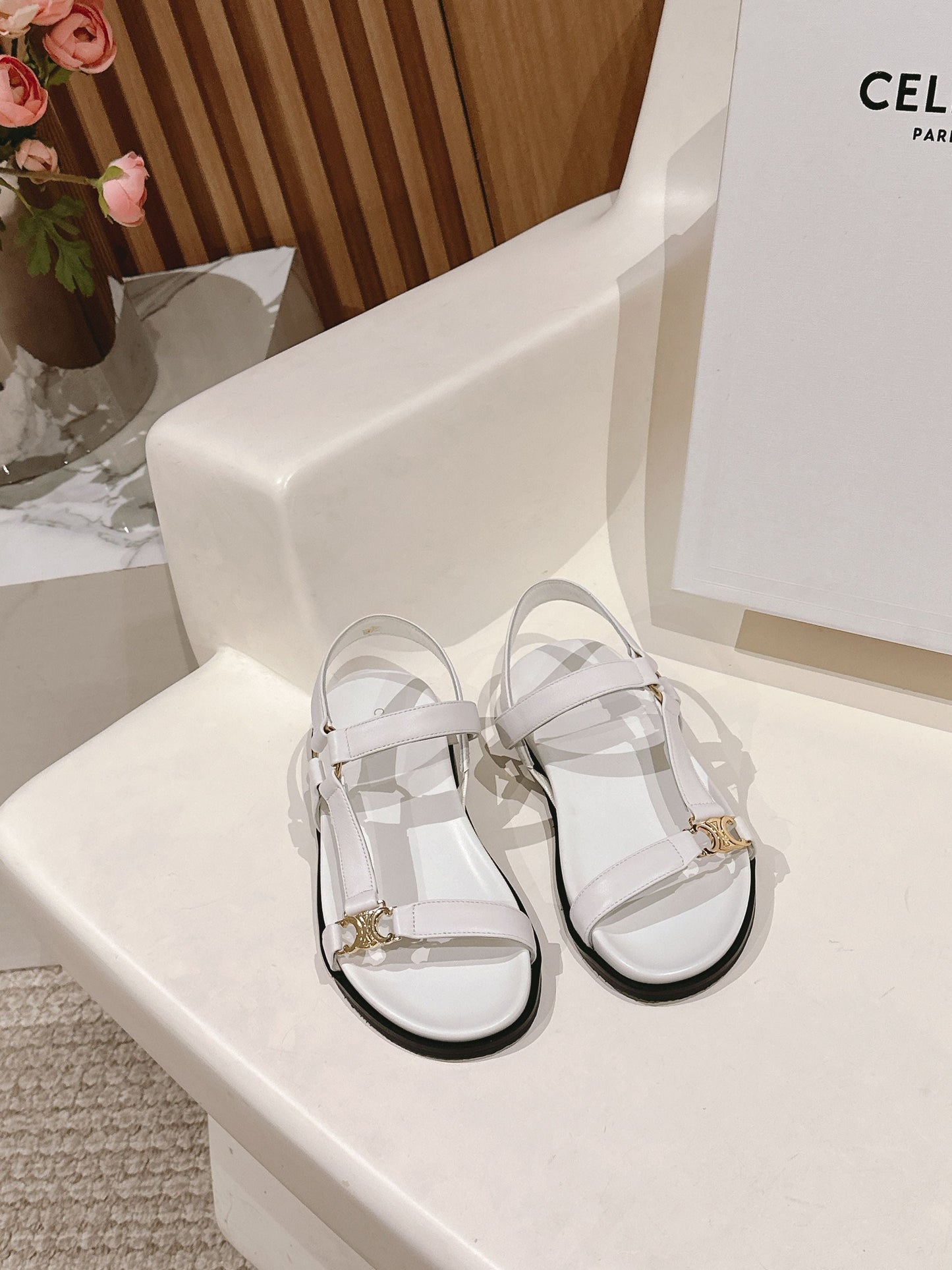 MAUD SANDAL WITH TRIOMPHE IN WHITE CALFSKIN - 35