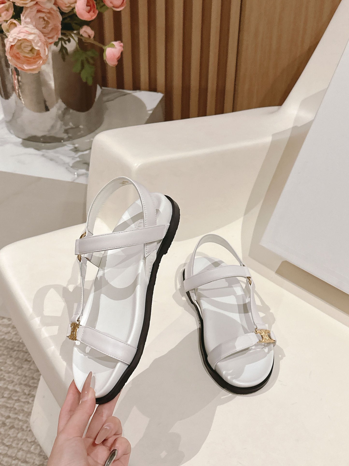 MAUD SANDAL WITH TRIOMPHE IN WHITE CALFSKIN - 35