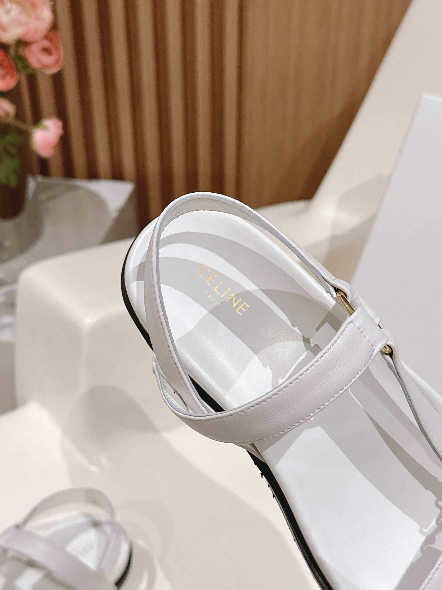 MAUD SANDAL WITH TRIOMPHE IN WHITE CALFSKIN - 35