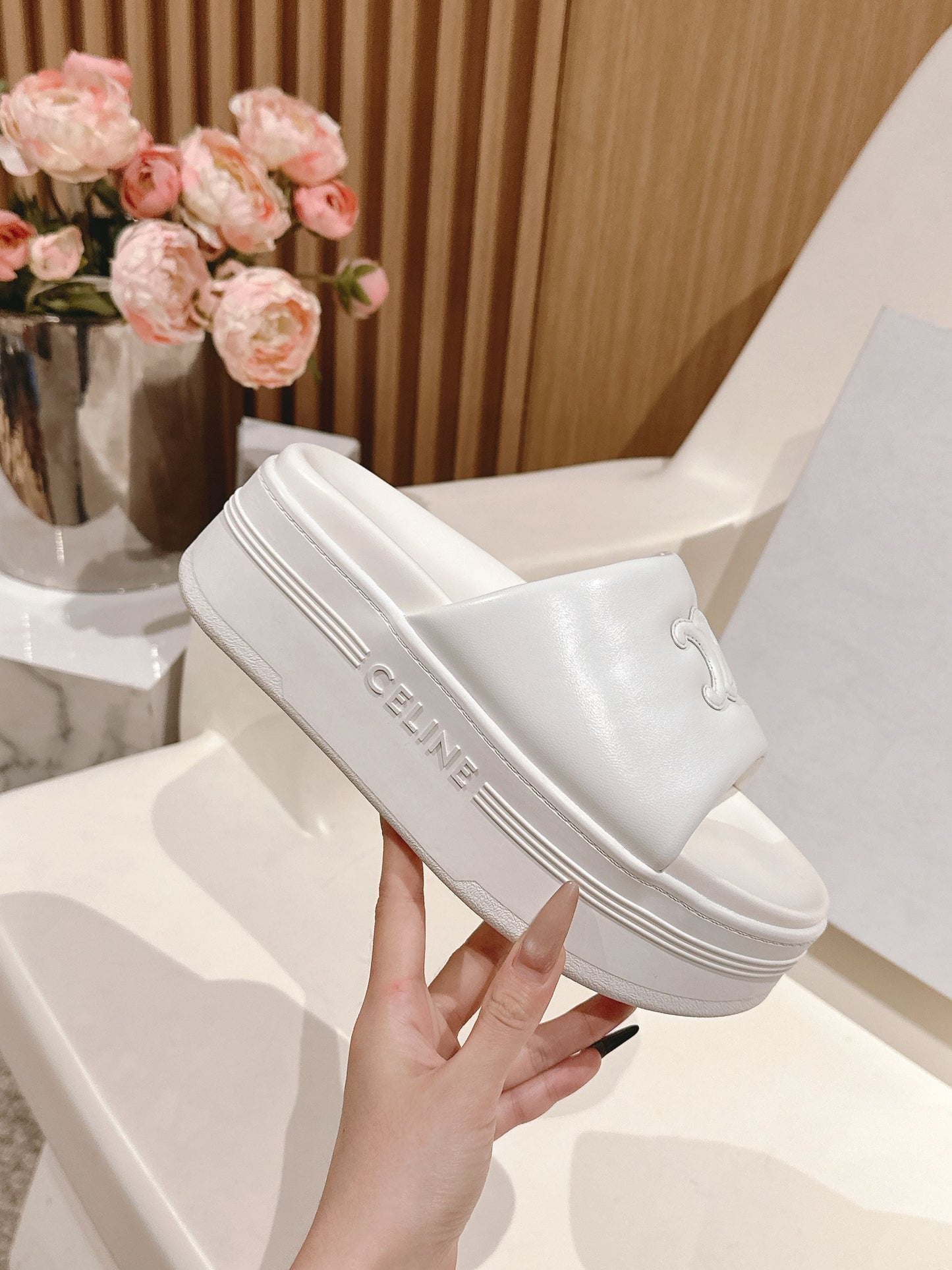 BLOCK SLIDE WITH TRIOMPHE IN WHITE SMOOTH LAMBSKIN - 35