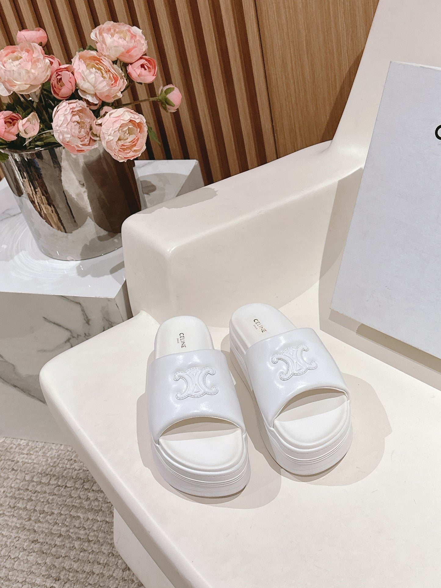 BLOCK SLIDE WITH TRIOMPHE IN WHITE SMOOTH LAMBSKIN - 35