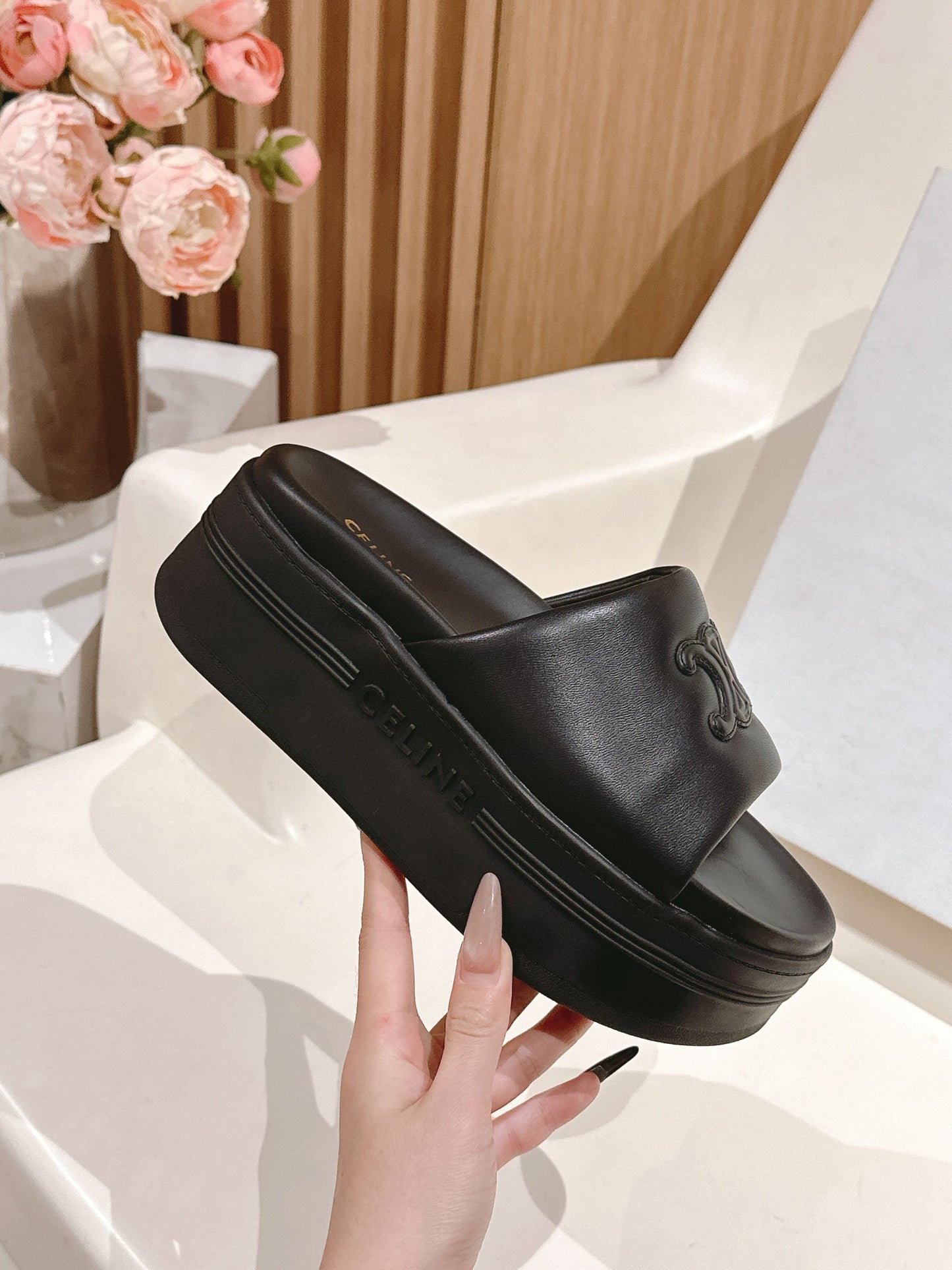 BLOCK SLIDE WITH TRIOMPHE IN BLACK SMOOTH LAMBSKIN - 35