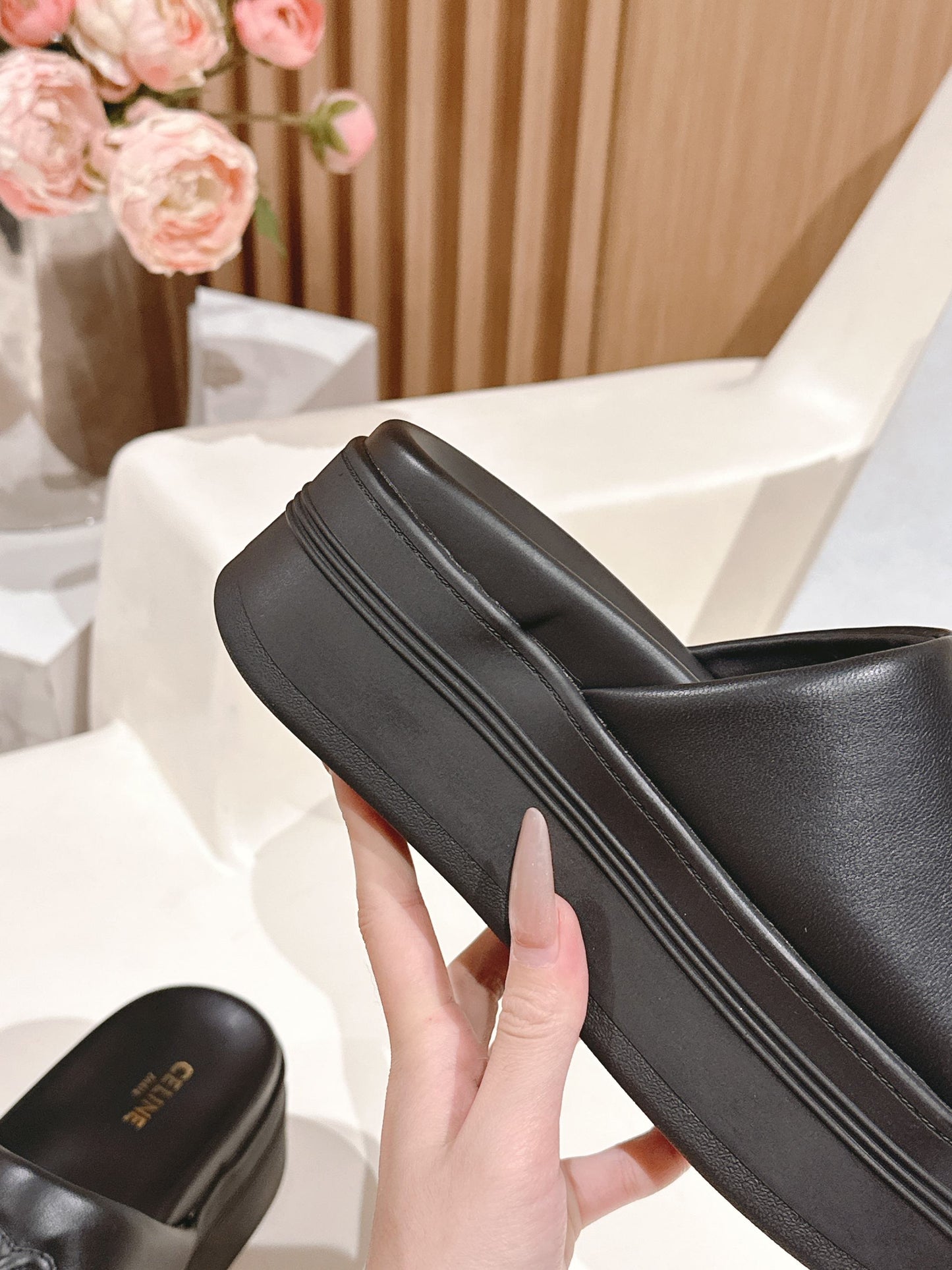 BLOCK SLIDE WITH TRIOMPHE IN BLACK SMOOTH LAMBSKIN - 35