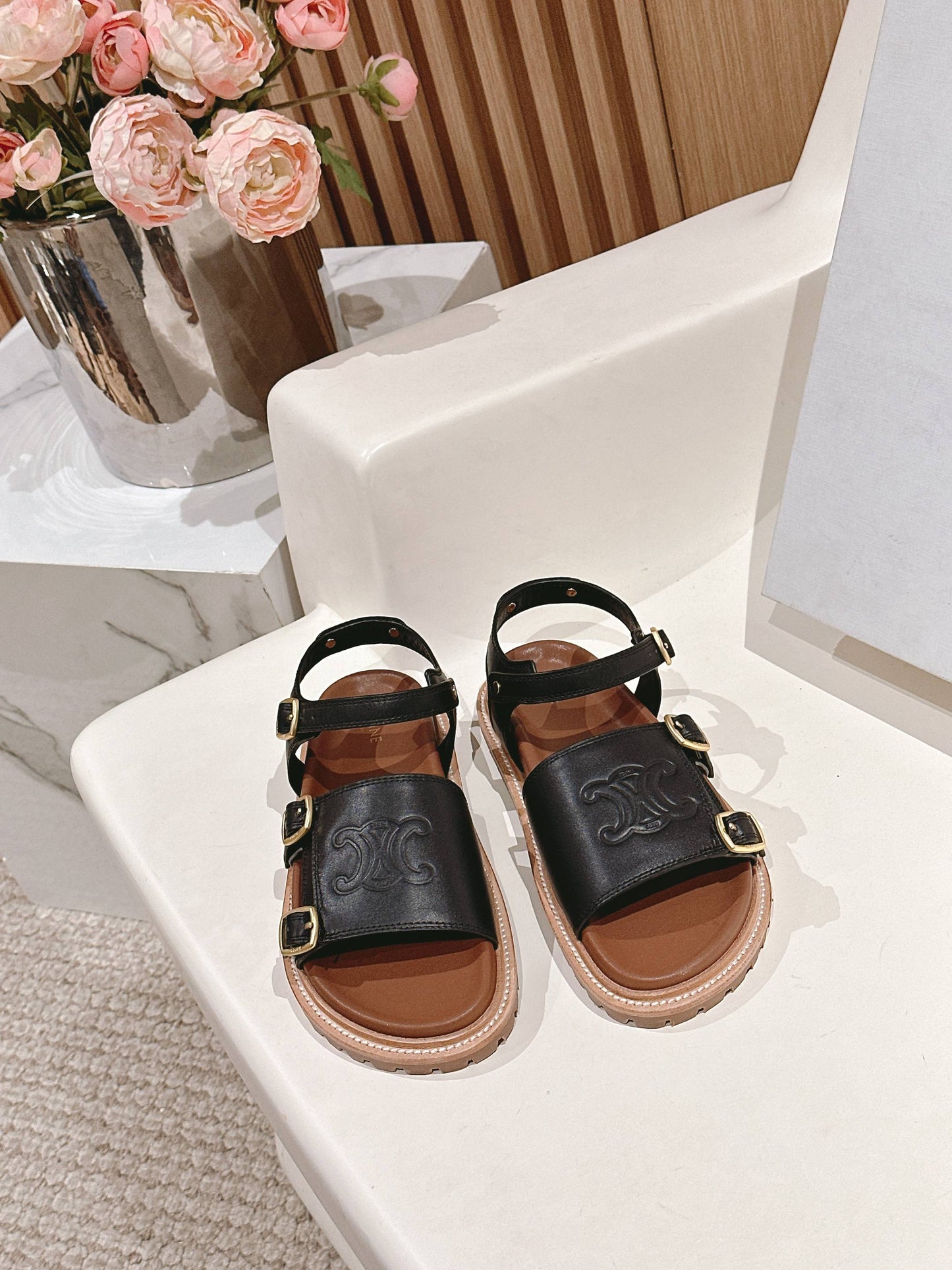 FLAT SANDALS IN BLACK TRIOMPHE EMBOSSED SMOOTH CALFSKIN - 35