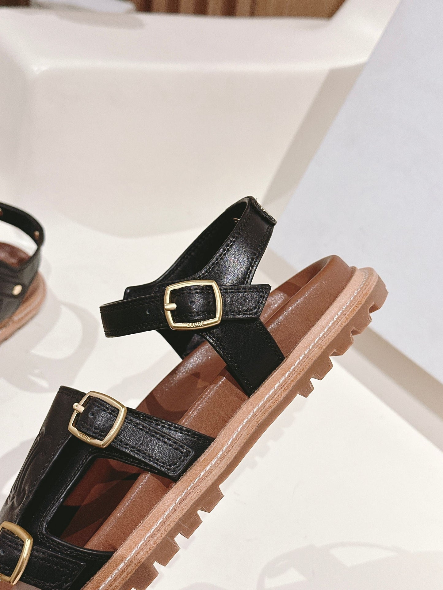 FLAT SANDALS IN BLACK TRIOMPHE EMBOSSED SMOOTH CALFSKIN - 35