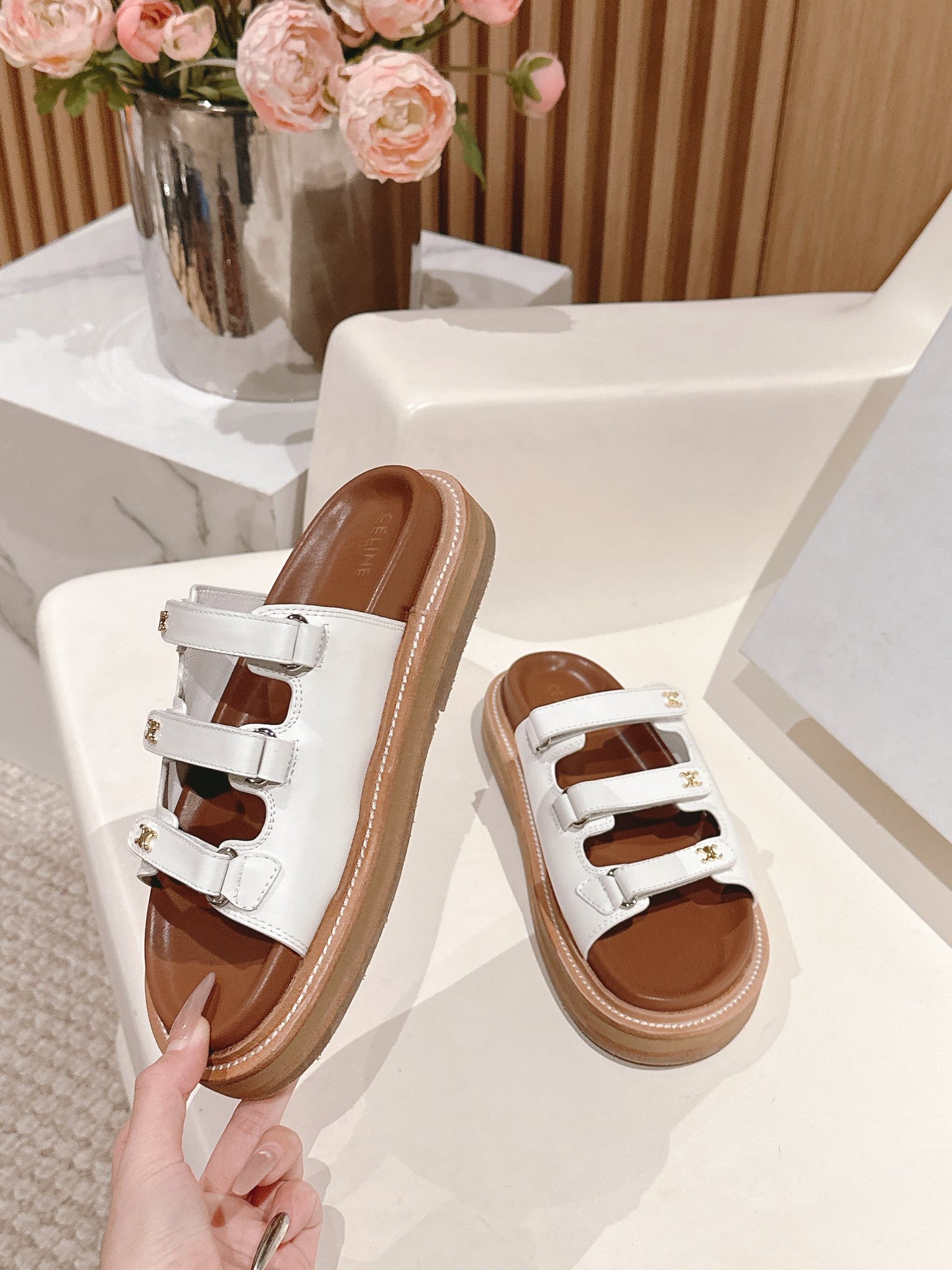 TRIOMPHE SANDALS IN WHITE CALFSKIN - 34