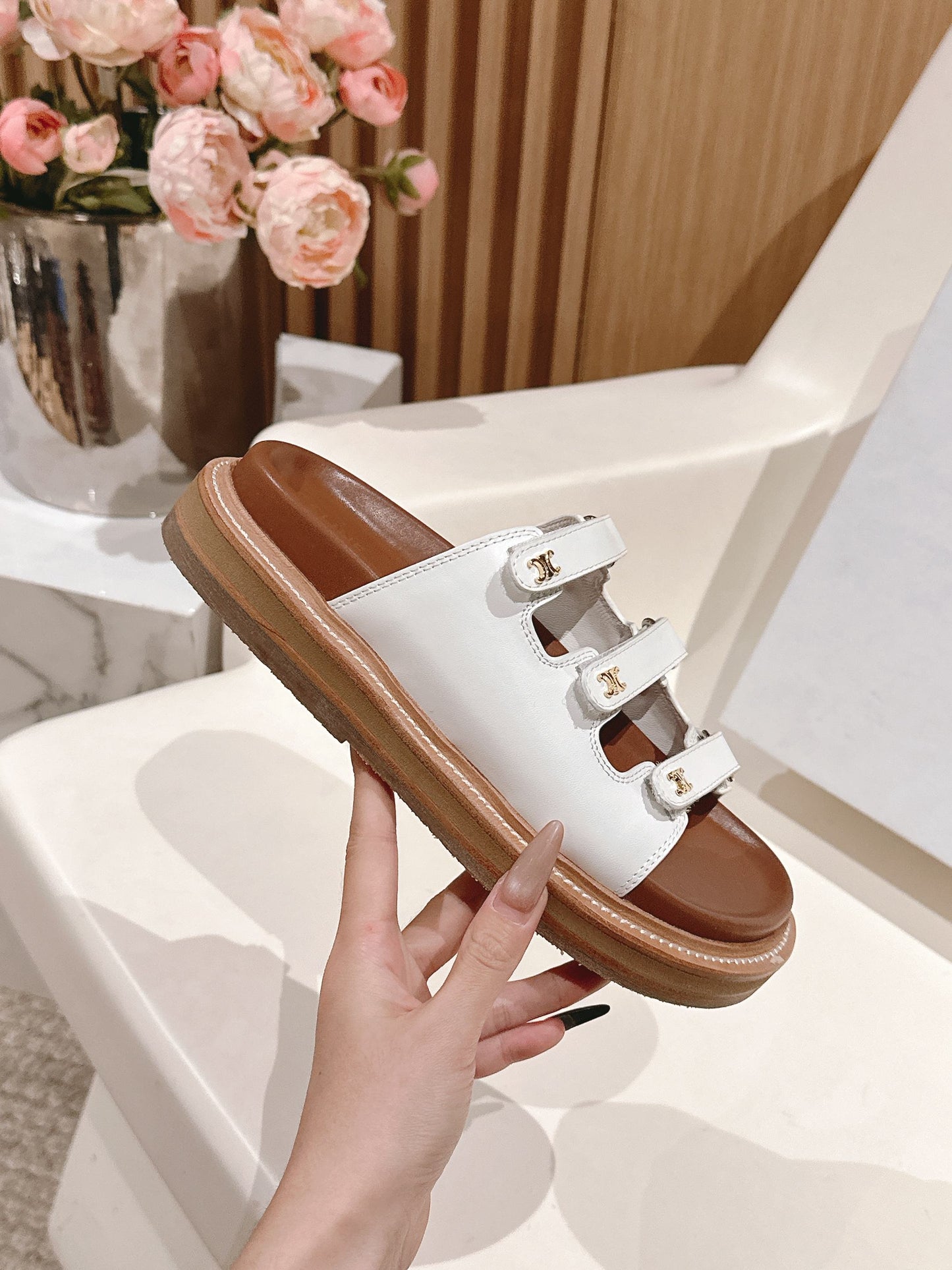 TRIOMPHE SANDALS IN WHITE CALFSKIN - 34