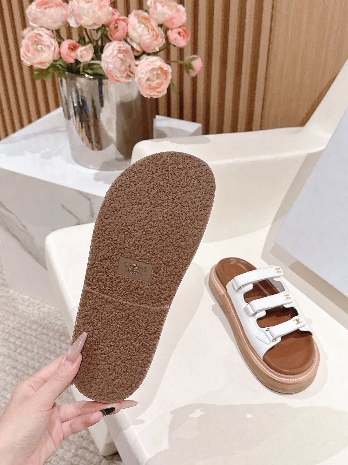 TRIOMPHE SANDALS IN WHITE CALFSKIN - 34