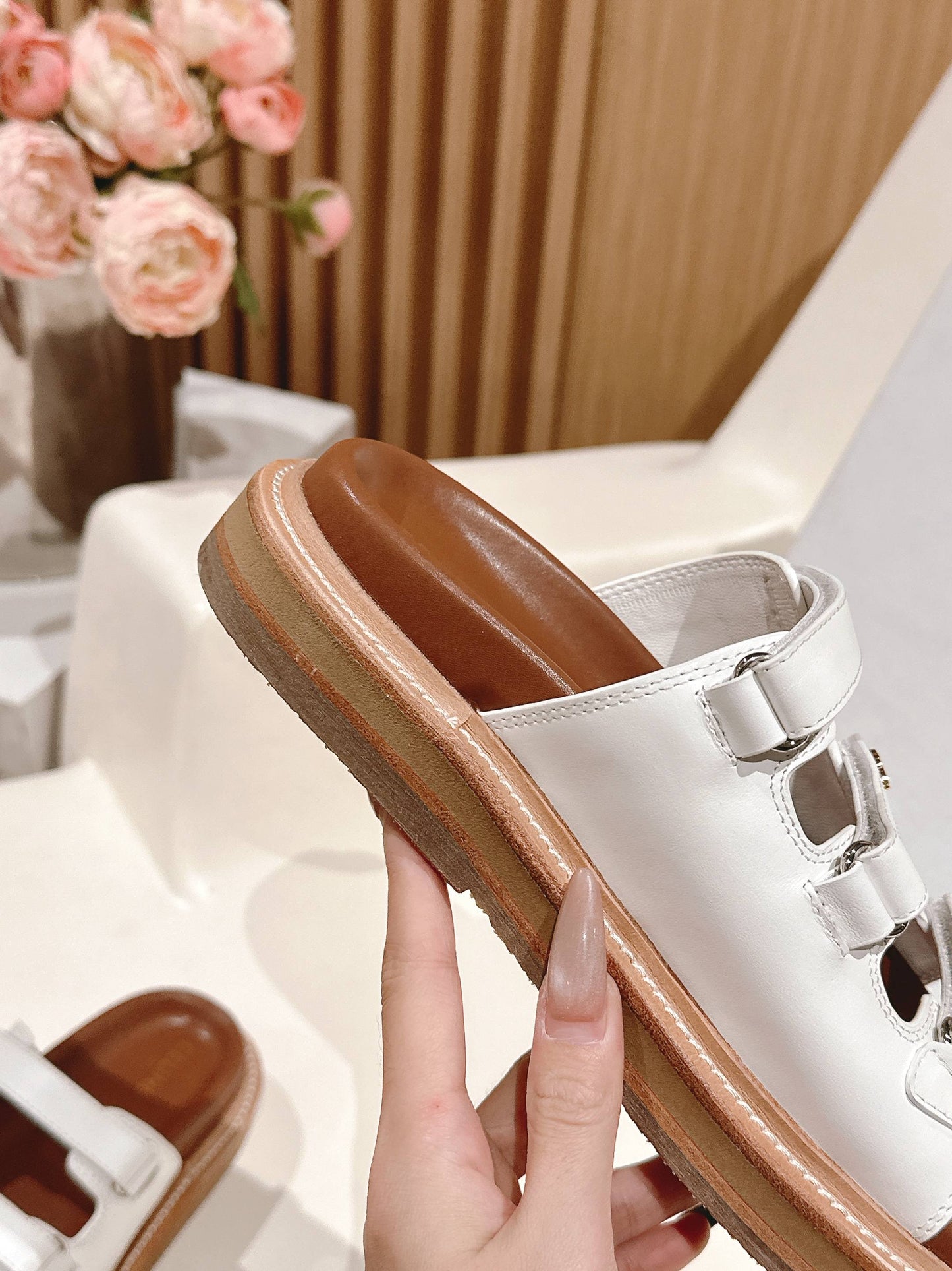 TRIOMPHE SANDALS IN WHITE CALFSKIN - 34
