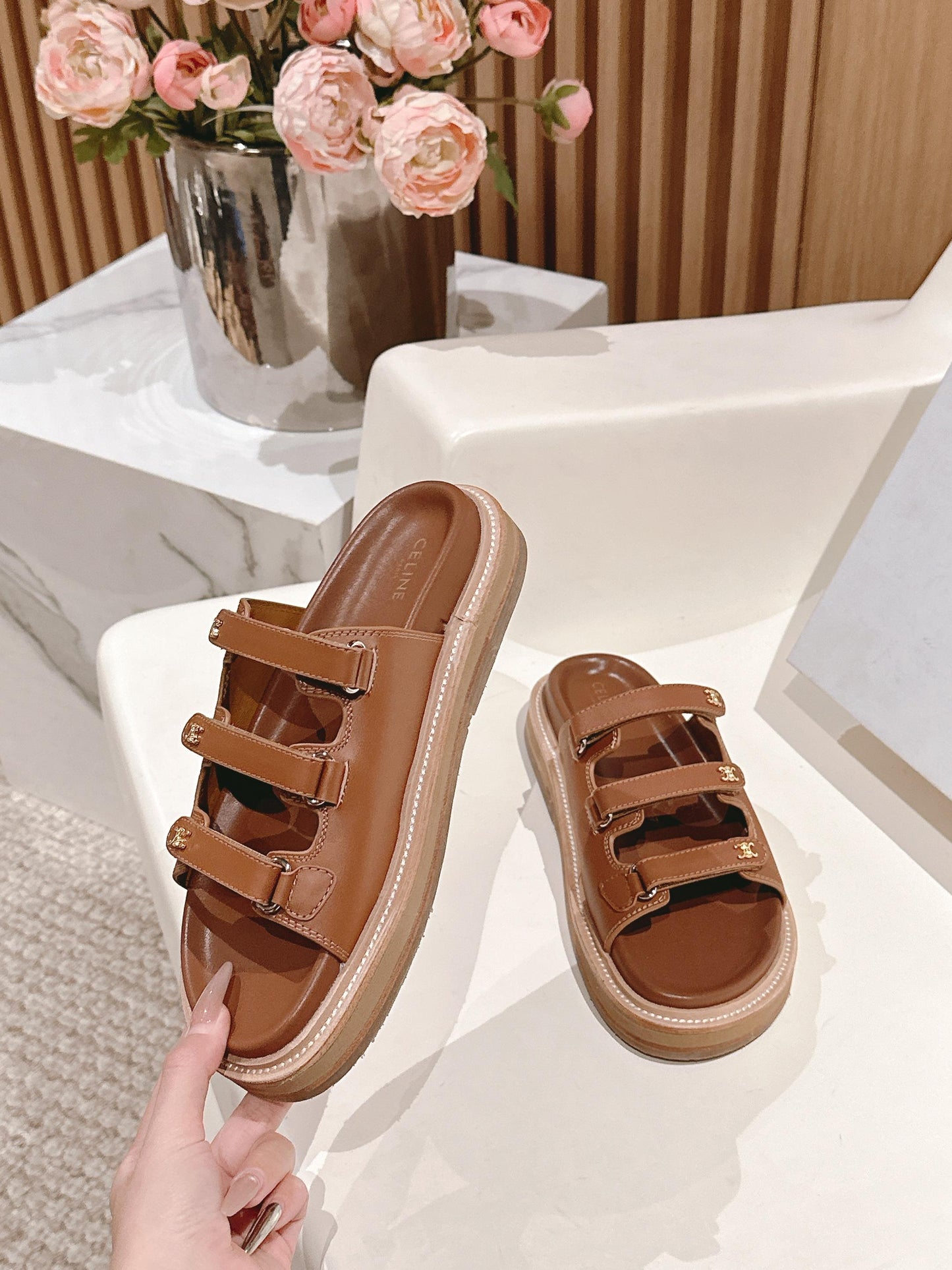 TRIOMPHE SANDALS IN BROWN CALFSKIN - 34