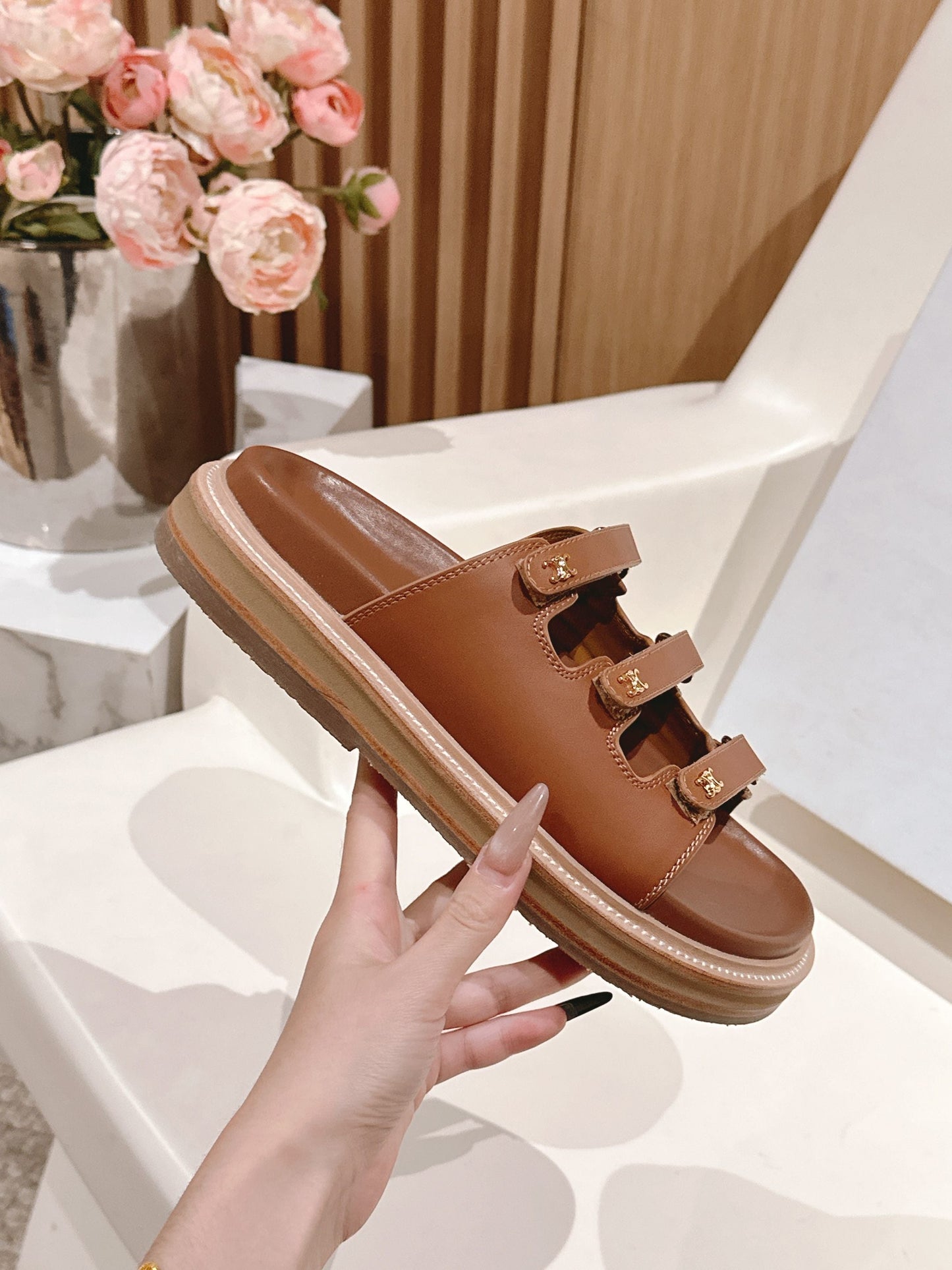 TRIOMPHE SANDALS IN BROWN CALFSKIN - 34