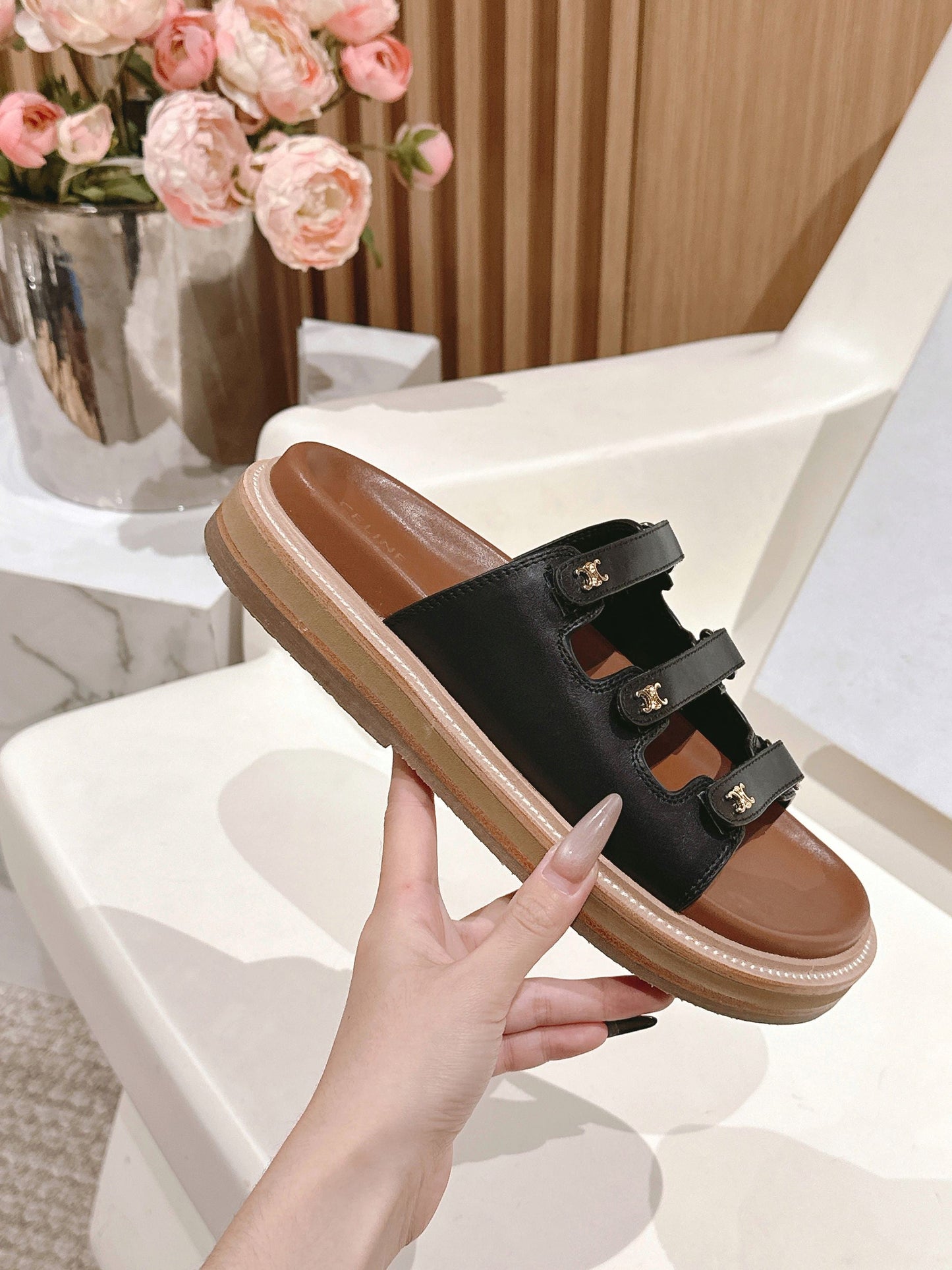 TRIOMPHE SANDALS IN BLACK CALFSKIN - 34