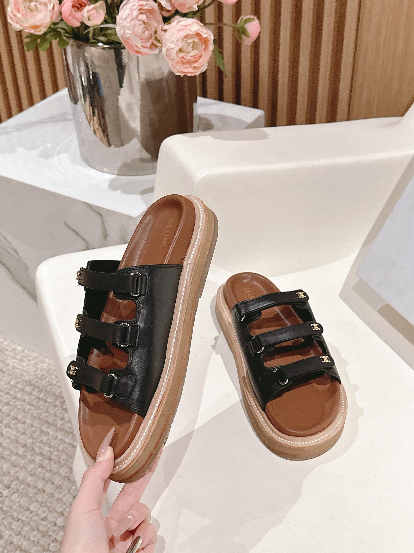 TRIOMPHE SANDALS IN BLACK CALFSKIN - 34