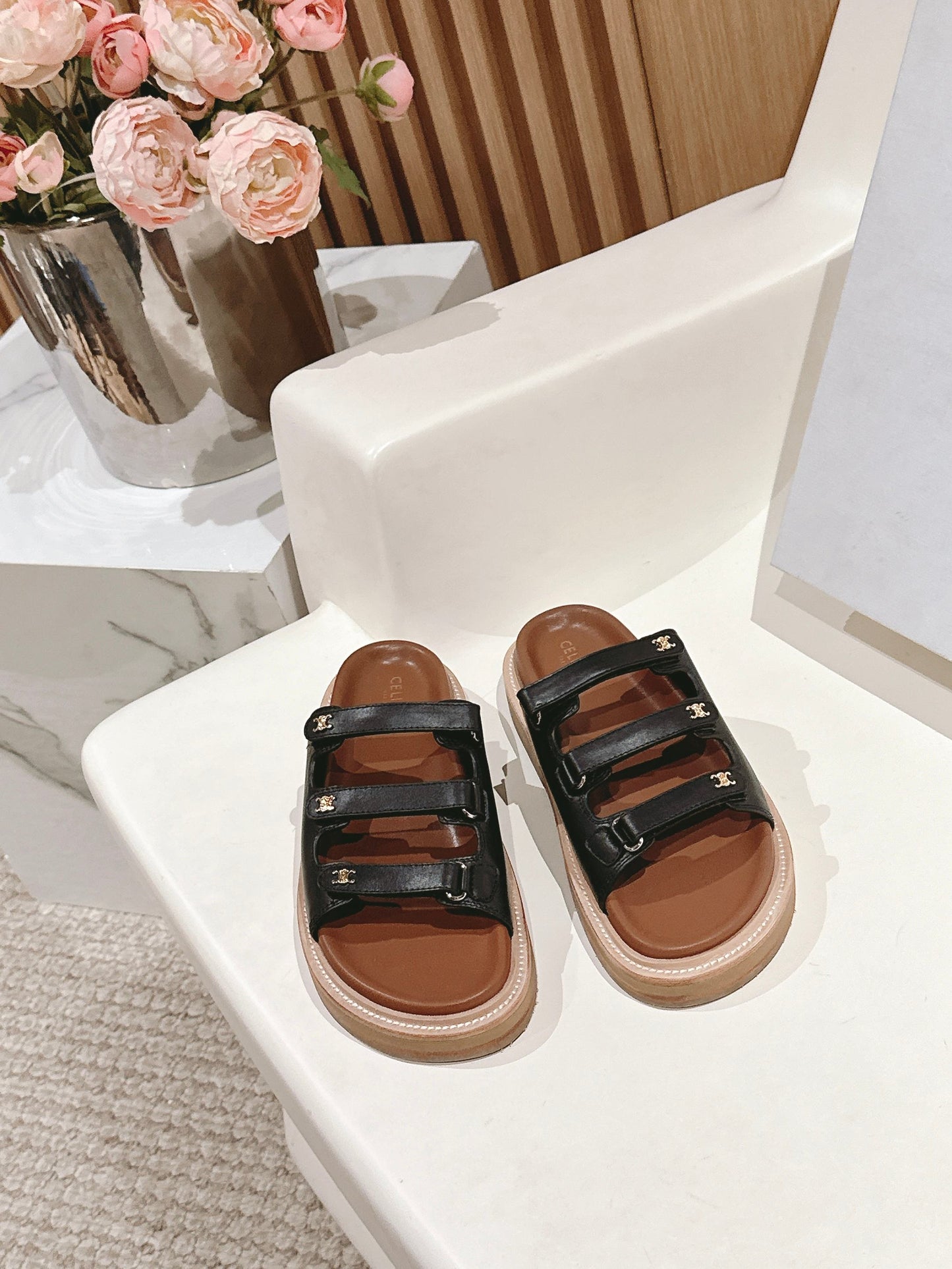 TRIOMPHE SANDALS IN BLACK CALFSKIN - 34