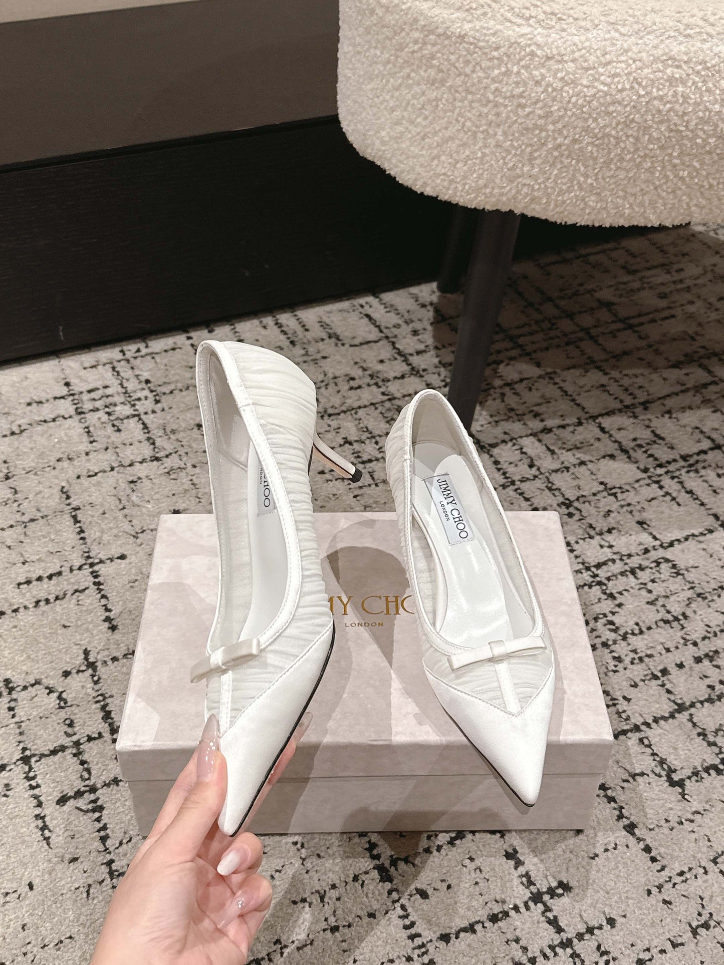 JIMMY CHOO 26S ЗАГОСТРЕНІ ТУФЛІ-ЧОВНИКИ НА ПІДБОРАХ 65 ММ З БІЛОЇ ТКАНИНИ