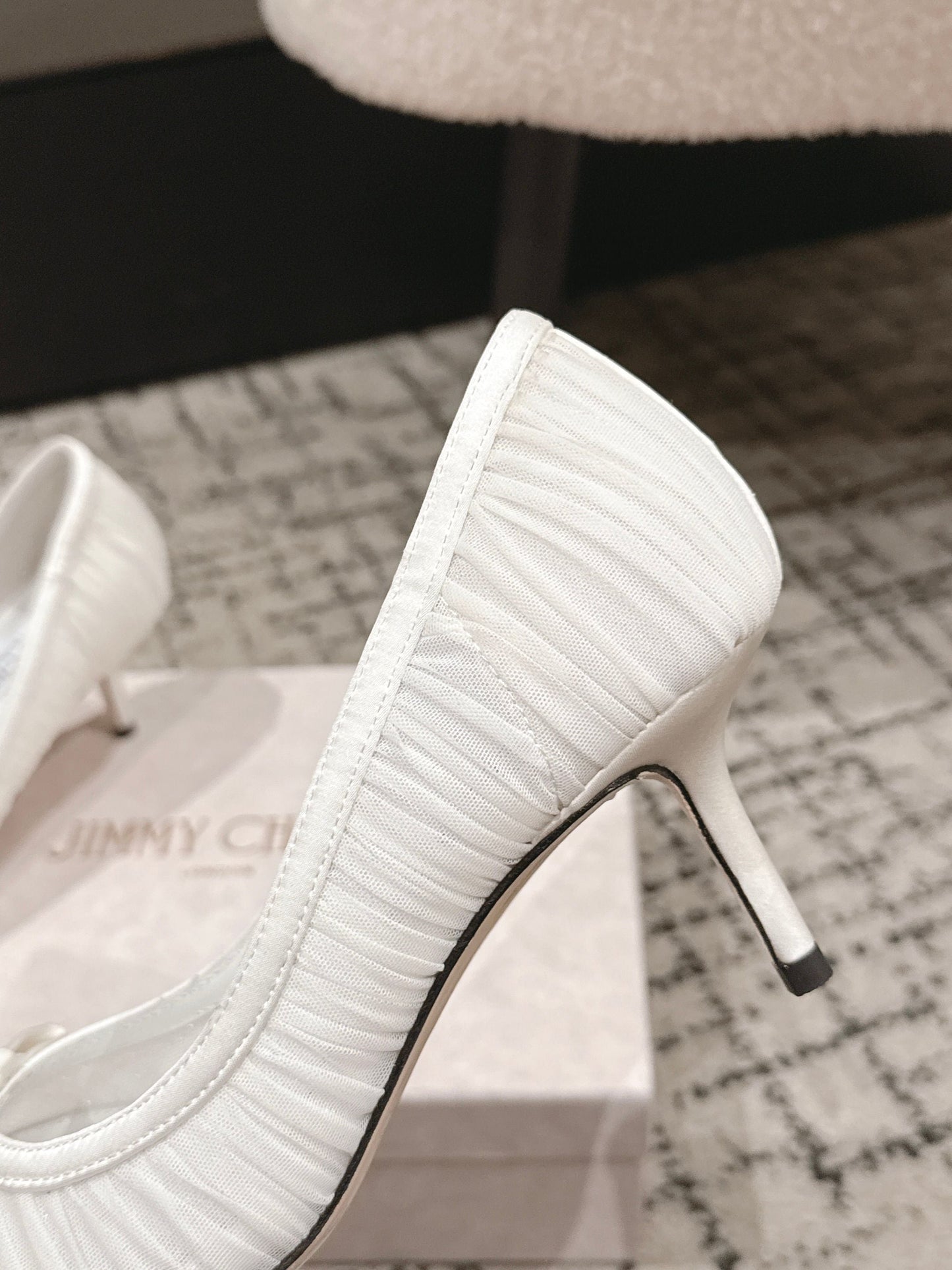 JIMMY CHOO 26S ЗАГОСТРЕНІ ТУФЛІ-ЧОВНИКИ НА ПІДБОРАХ 65 ММ З БІЛОЇ ТКАНИНИ