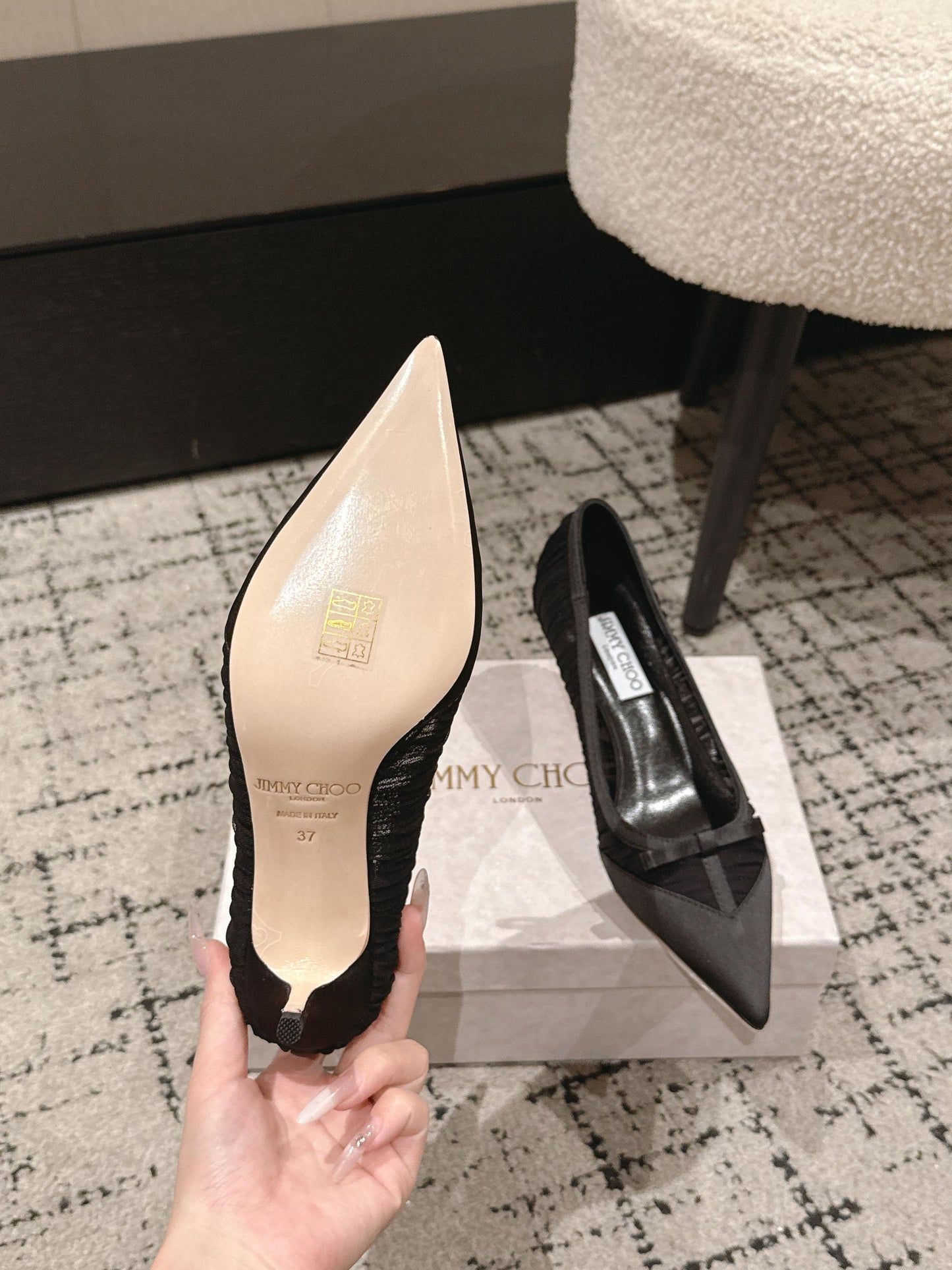 ЧОРНІ ТКАНИННІ ГОСТРОНОСІ ТУФЛІ-ЧОВНИКИ JIMMY CHOO 26S НА ПІДБОРАХ 65 ММ