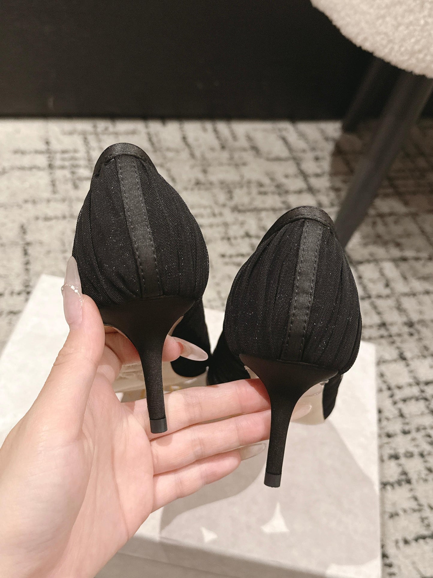 ЧОРНІ ТКАНИННІ ГОСТРОНОСІ ТУФЛІ-ЧОВНИКИ JIMMY CHOO 26S НА ПІДБОРАХ 65 ММ