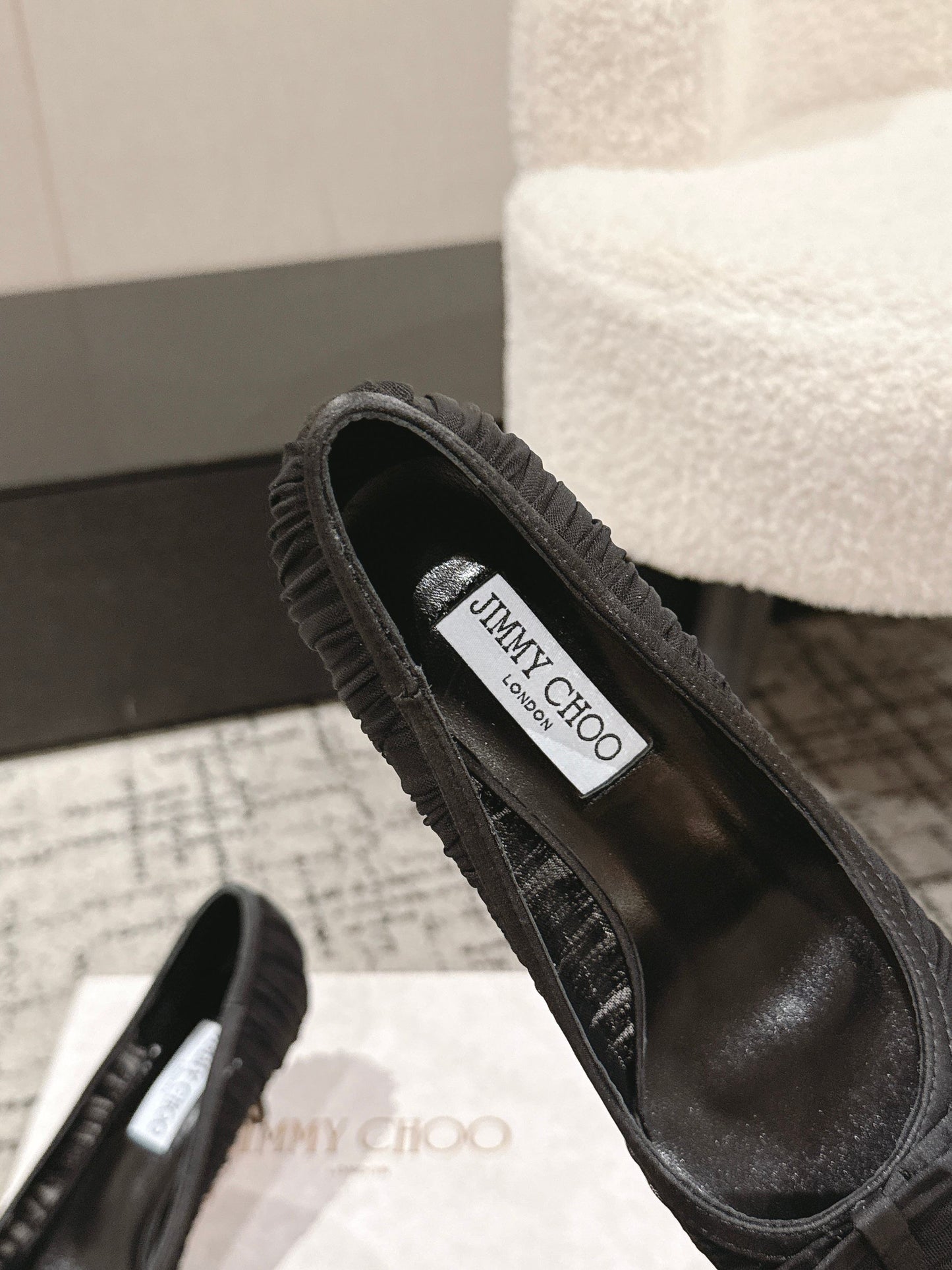 ЧОРНІ ТКАНИННІ ГОСТРОНОСІ ТУФЛІ-ЧОВНИКИ JIMMY CHOO 26S НА ПІДБОРАХ 65 ММ