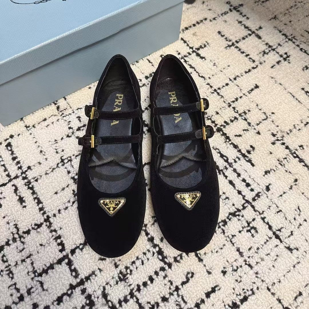 MARY JANE FLAT WITH TRIANGLE LOGO IN BLACK VELVET - 35