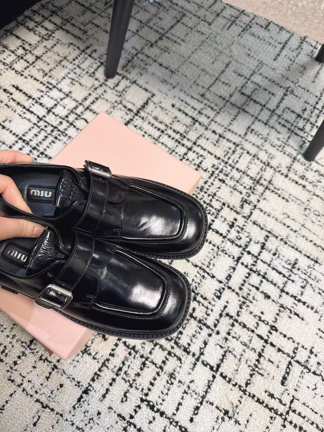 SQUARE TOE OXFORD IN BLACK SHINY CALFSKIN - 35