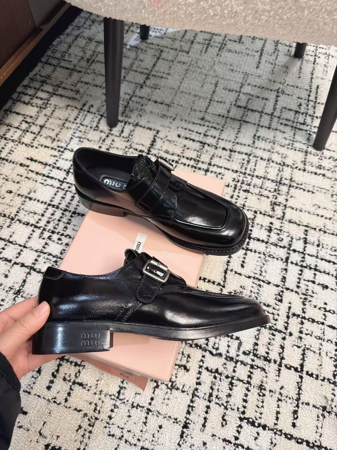 SQUARE TOE OXFORD IN BLACK SHINY CALFSKIN - 35