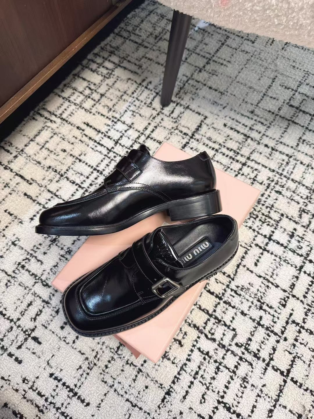 SQUARE TOE OXFORD IN BLACK SHINY CALFSKIN - 35