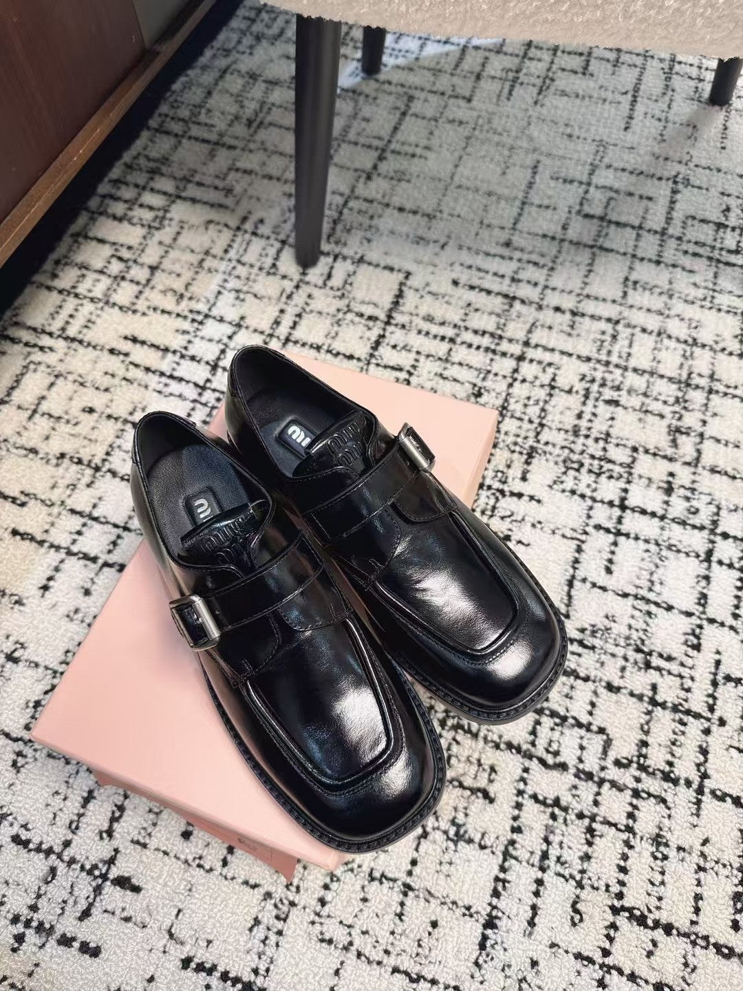 SQUARE TOE OXFORD IN BLACK SHINY CALFSKIN - 35