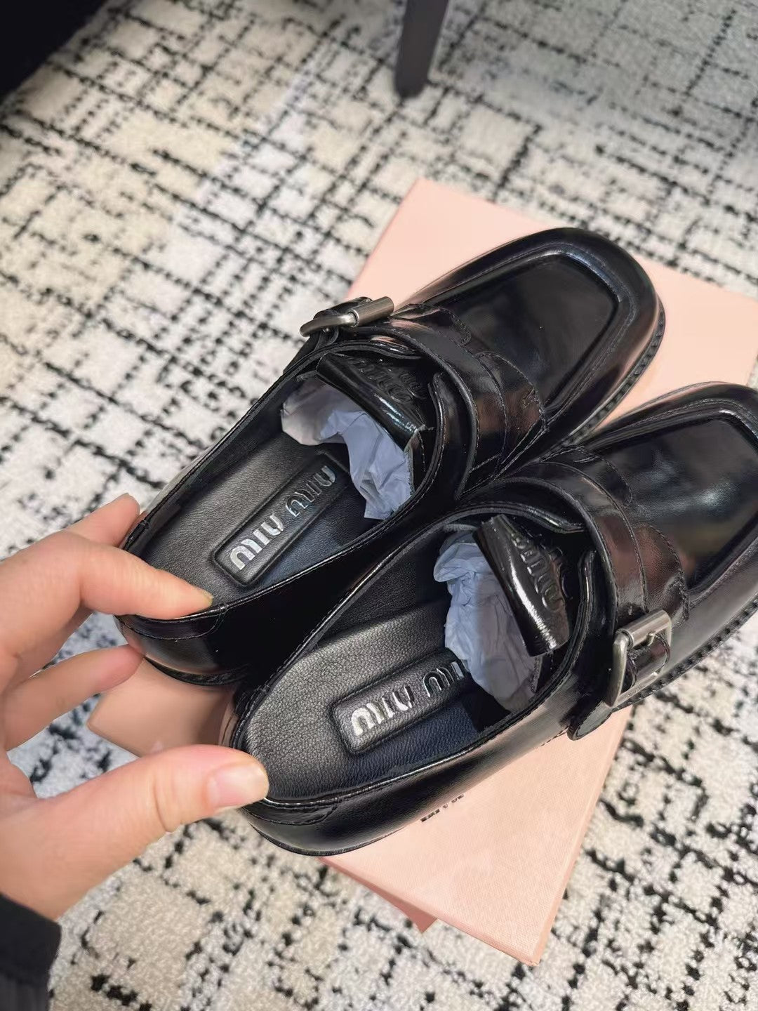 SQUARE TOE OXFORD IN BLACK SHINY CALFSKIN - 35