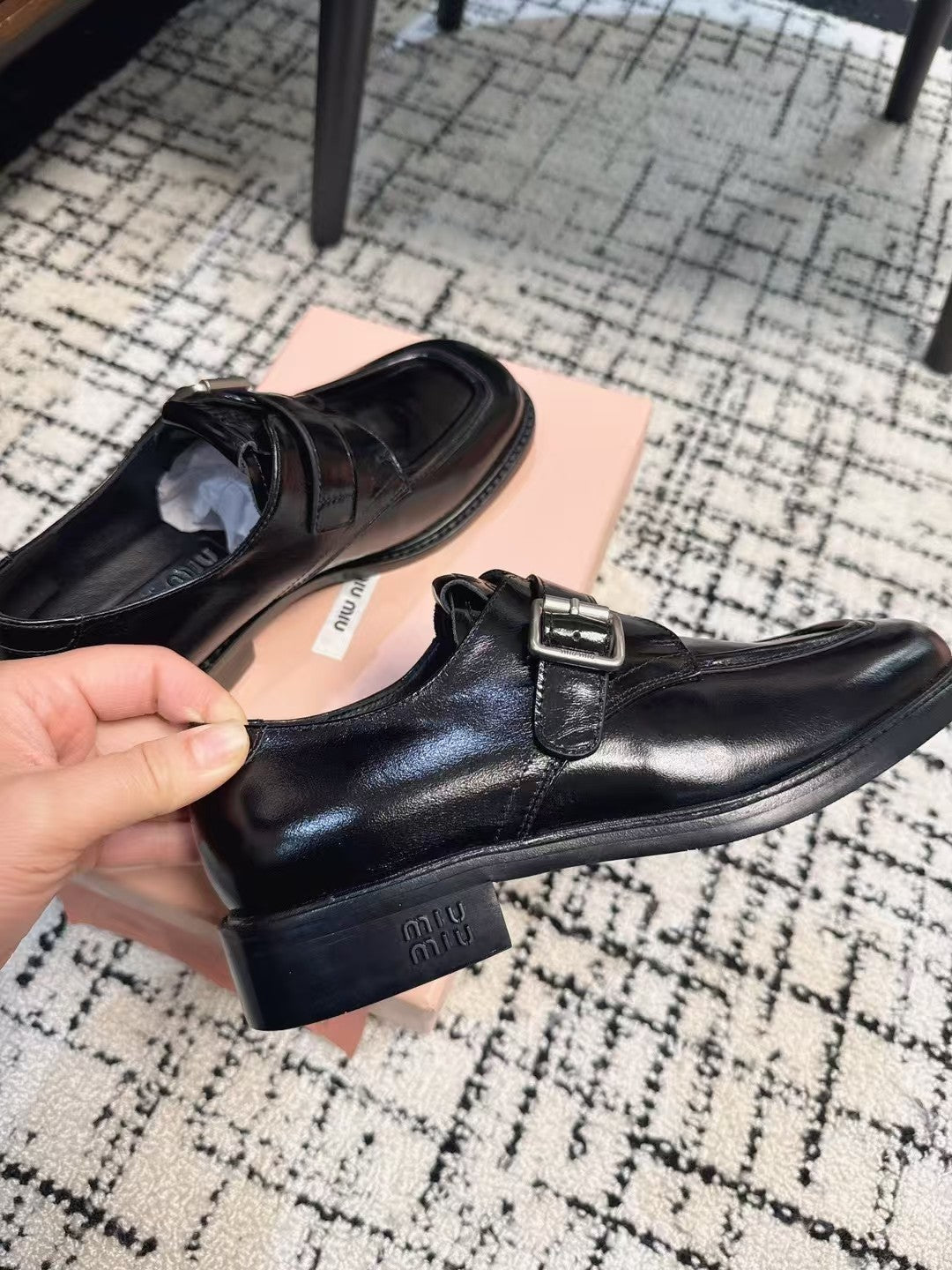 SQUARE TOE OXFORD IN BLACK SHINY CALFSKIN - 35