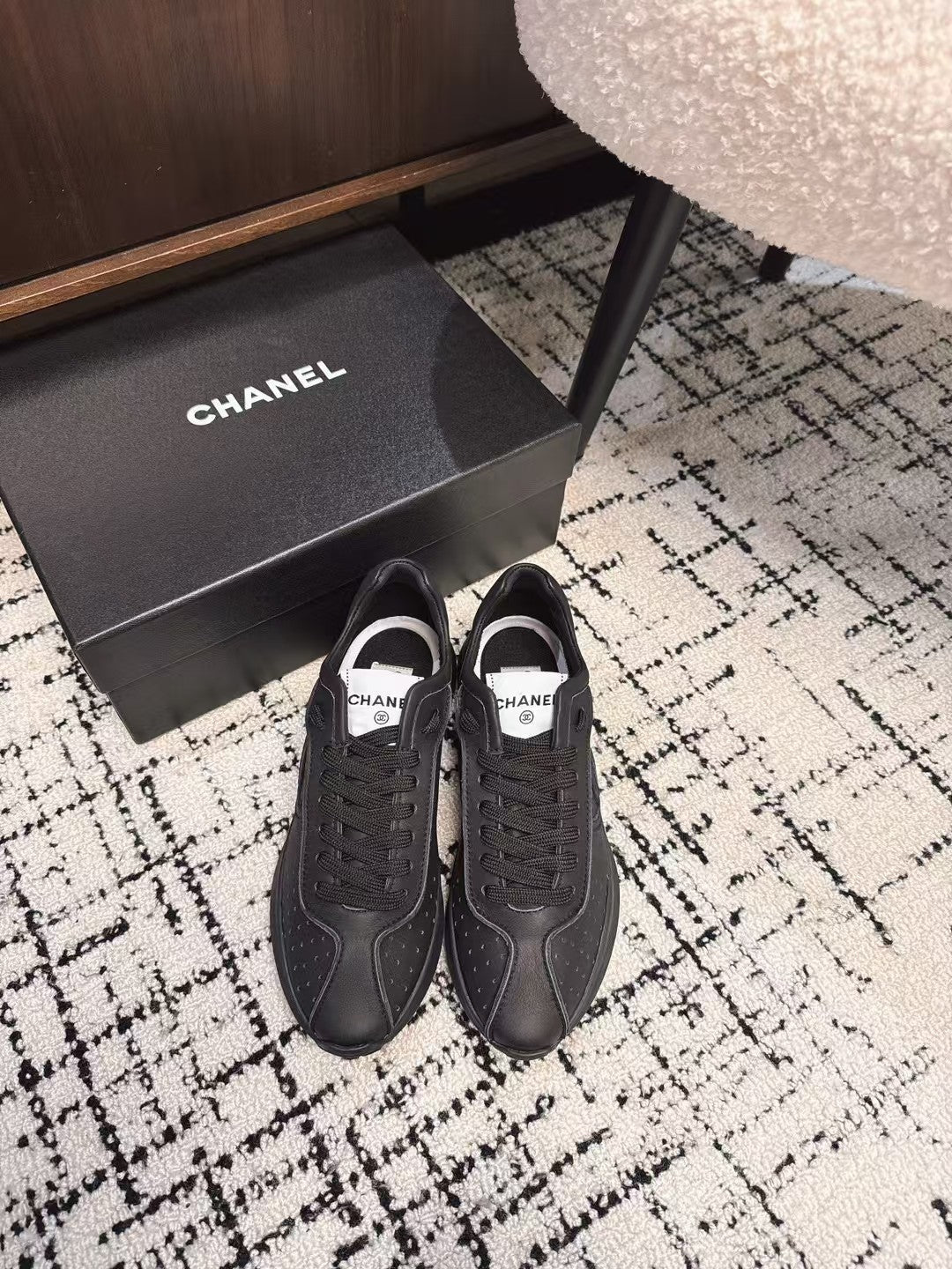CLASSIC SNEAKERS IN BLACK SHEEPSKIN - 35
