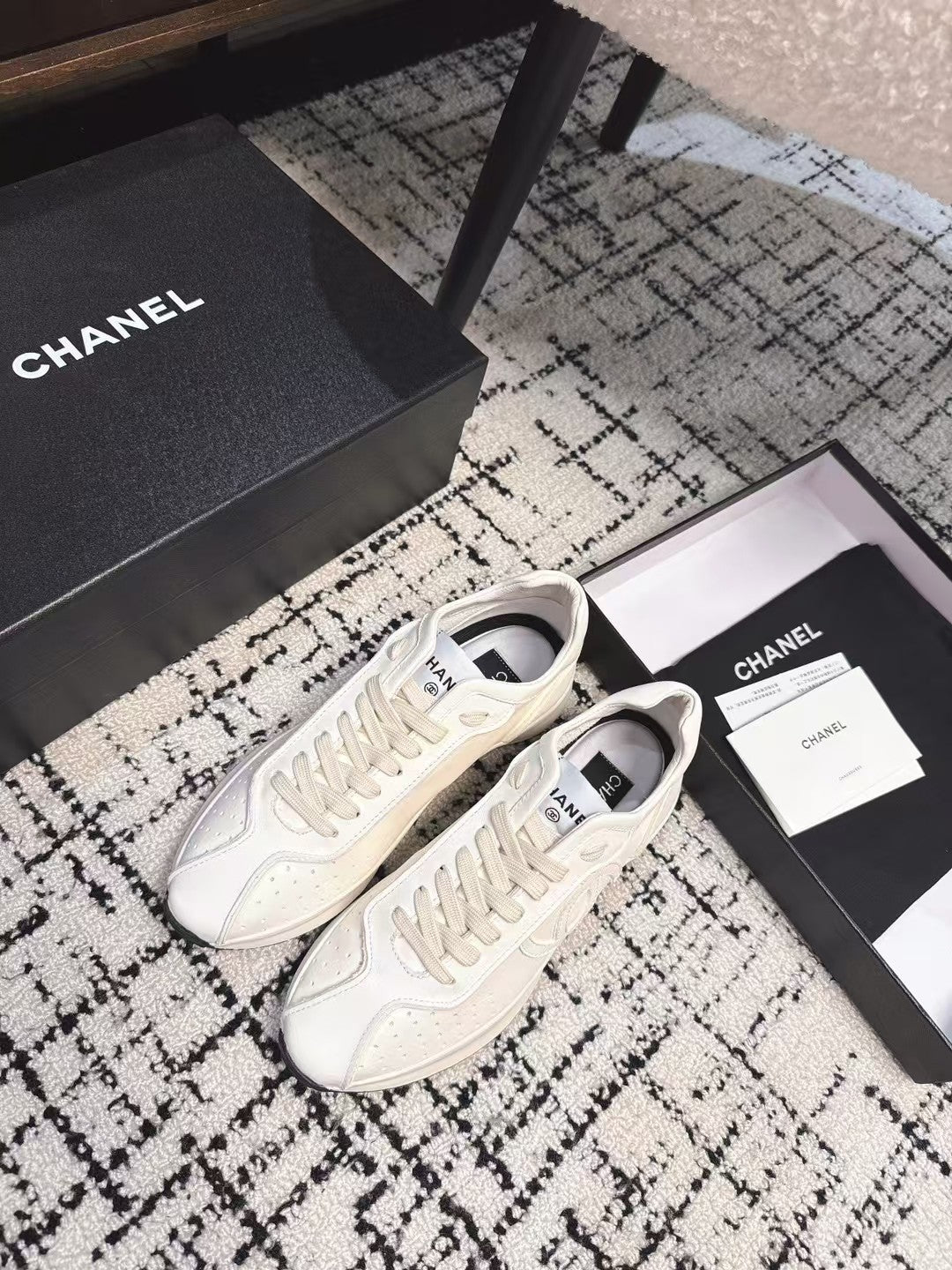 CLASSIC SNEAKERS IN WHITE SHEEPSKIN - 35