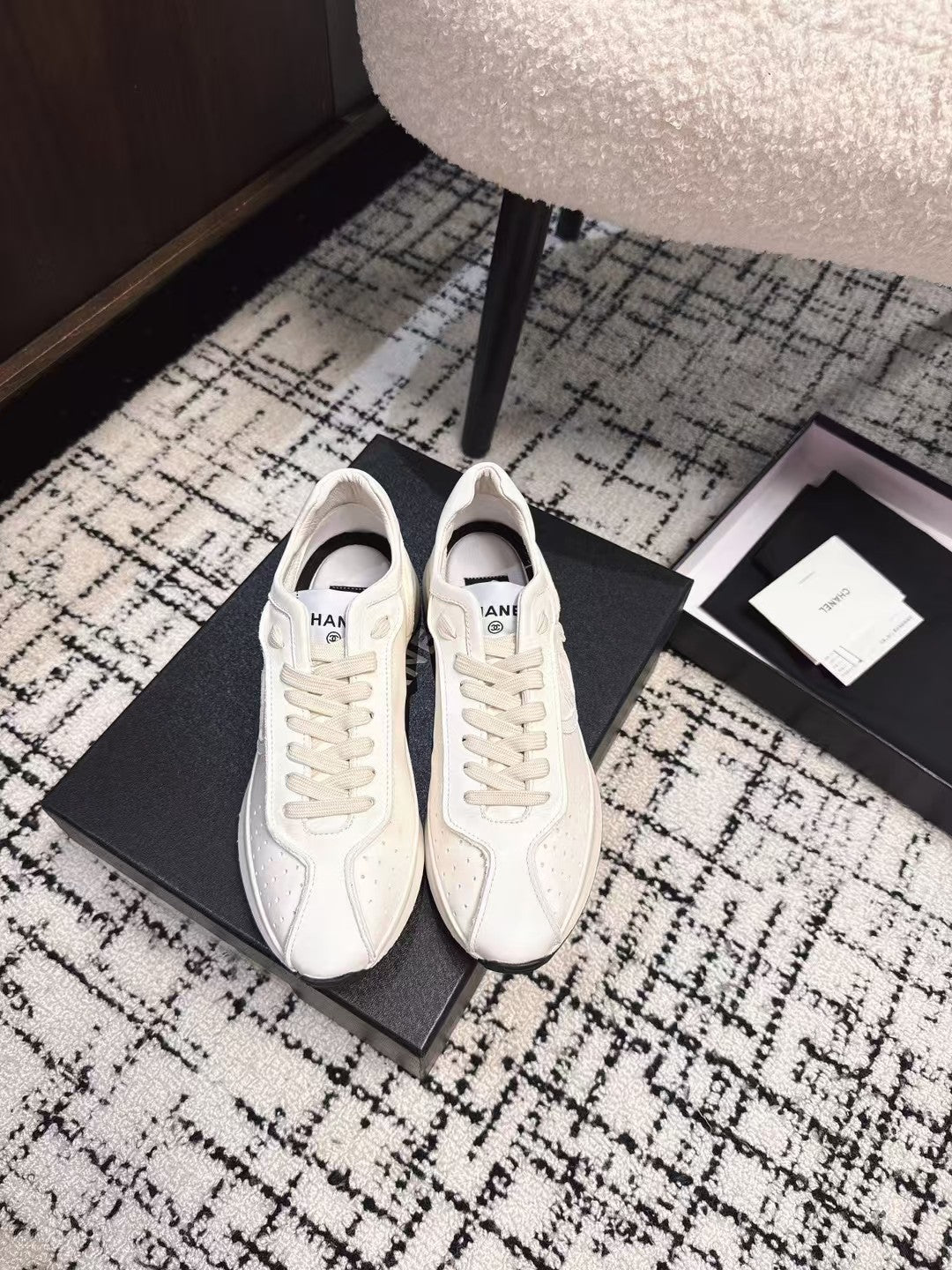 CLASSIC SNEAKERS IN WHITE SHEEPSKIN - 35