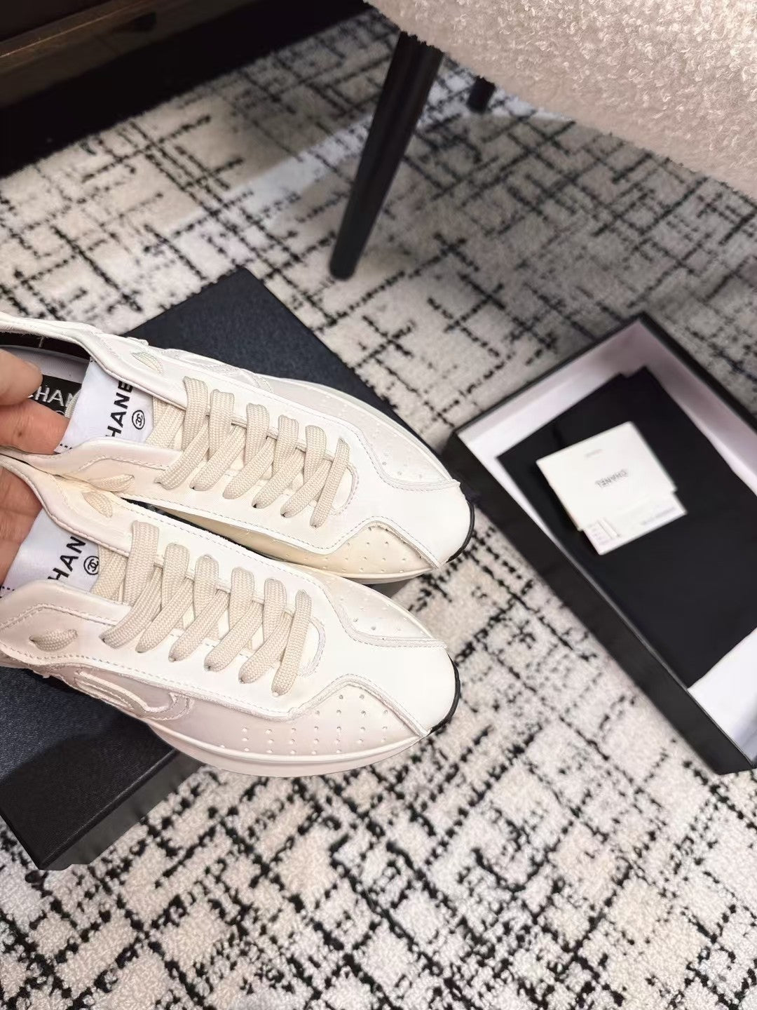 CLASSIC SNEAKERS IN WHITE SHEEPSKIN - 35