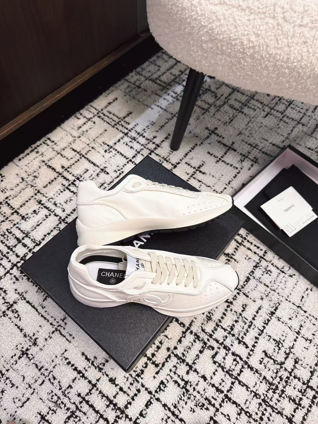 CLASSIC SNEAKERS IN WHITE SHEEPSKIN - 35