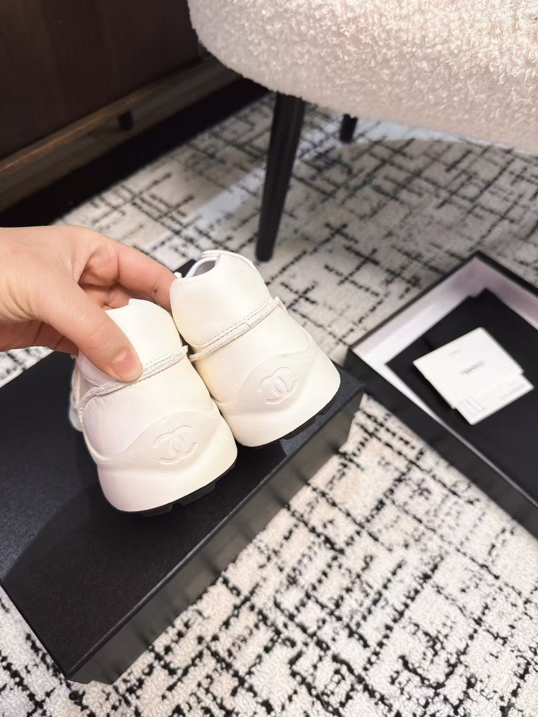 CLASSIC SNEAKERS IN WHITE SHEEPSKIN - 35