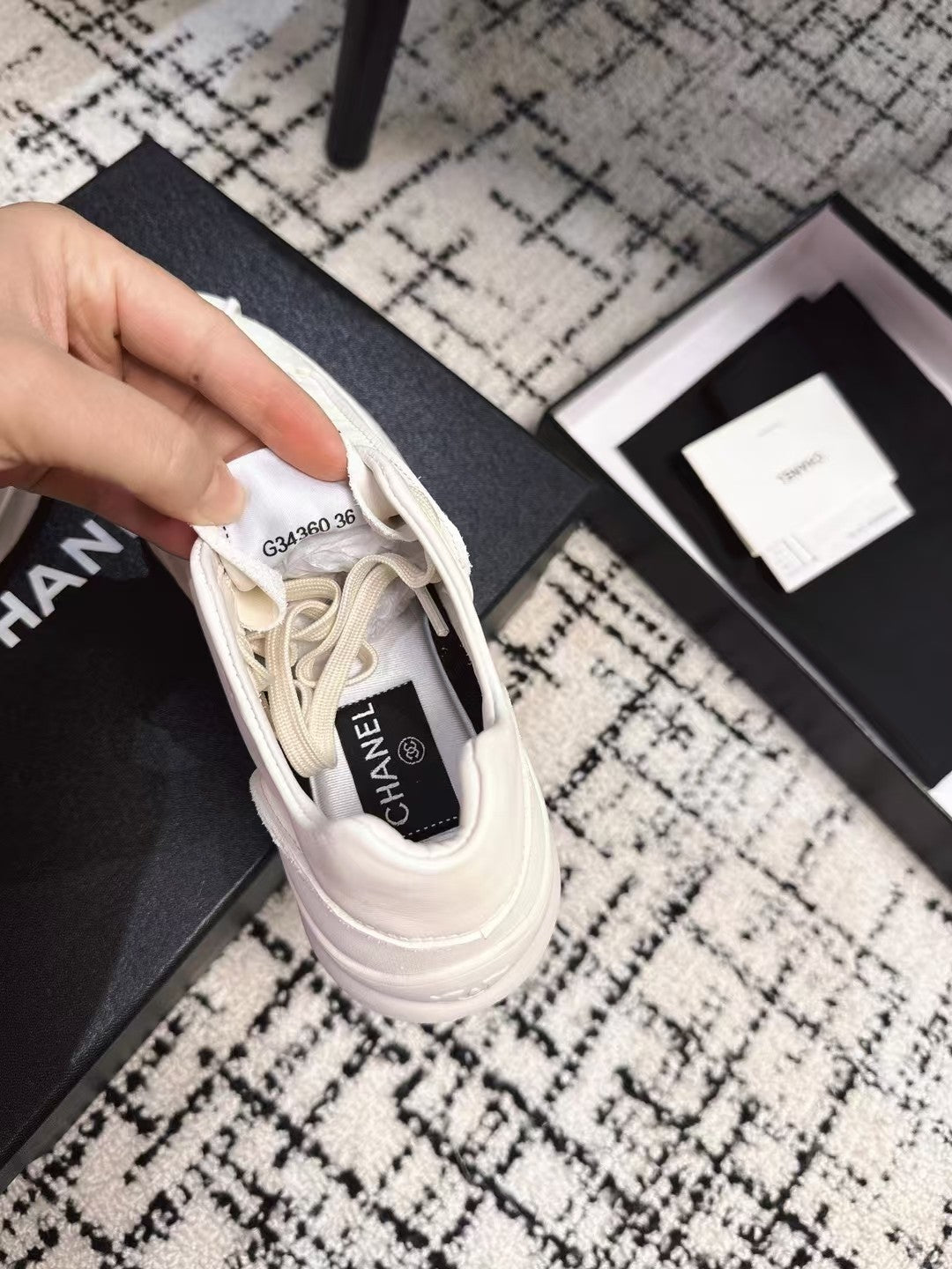CLASSIC SNEAKERS IN WHITE SHEEPSKIN - 35