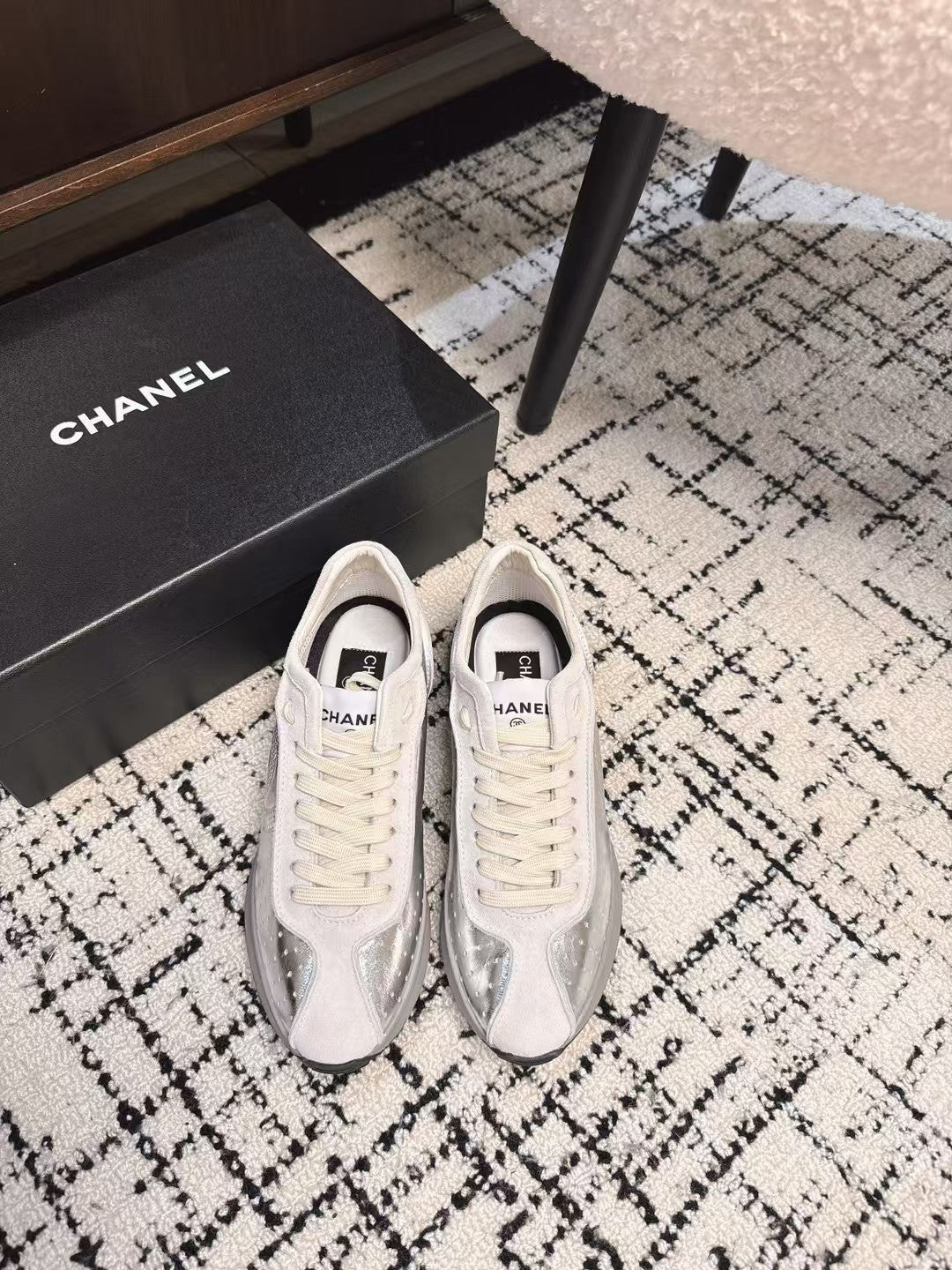 CLASSIC SNEAKERS IN SILVER SHEEPSKIN - 35