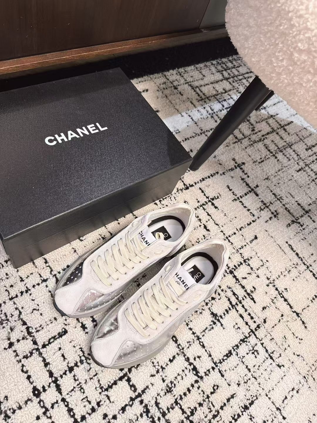 CLASSIC SNEAKERS IN SILVER SHEEPSKIN - 35