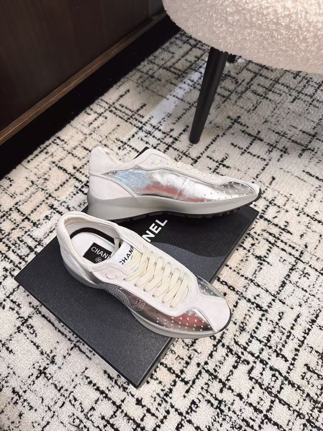 CLASSIC SNEAKERS IN SILVER SHEEPSKIN - 35