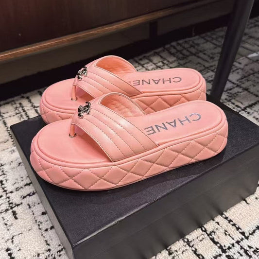 THICK-SOLED THONG SLIPPERS IN BRIGHT PINK CALFSKIN - 35
