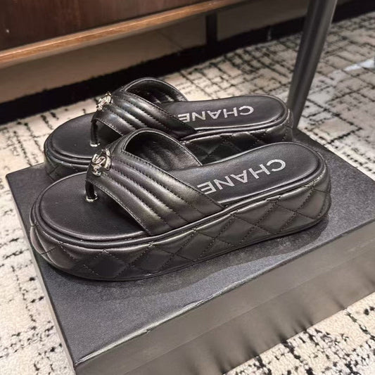 THICK-SOLED THONG SLIPPERS IN BLACK CALFSKIN - 35