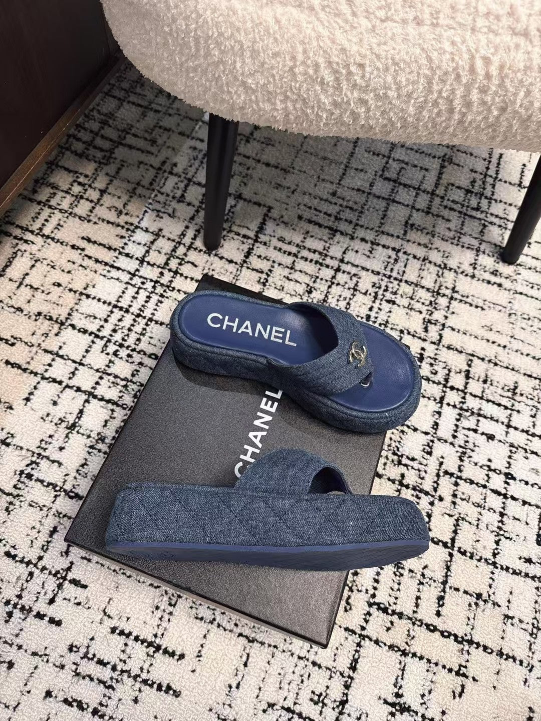 THICK-SOLED THONG SLIPPERS IN NAVY BLUE DENIM - 35